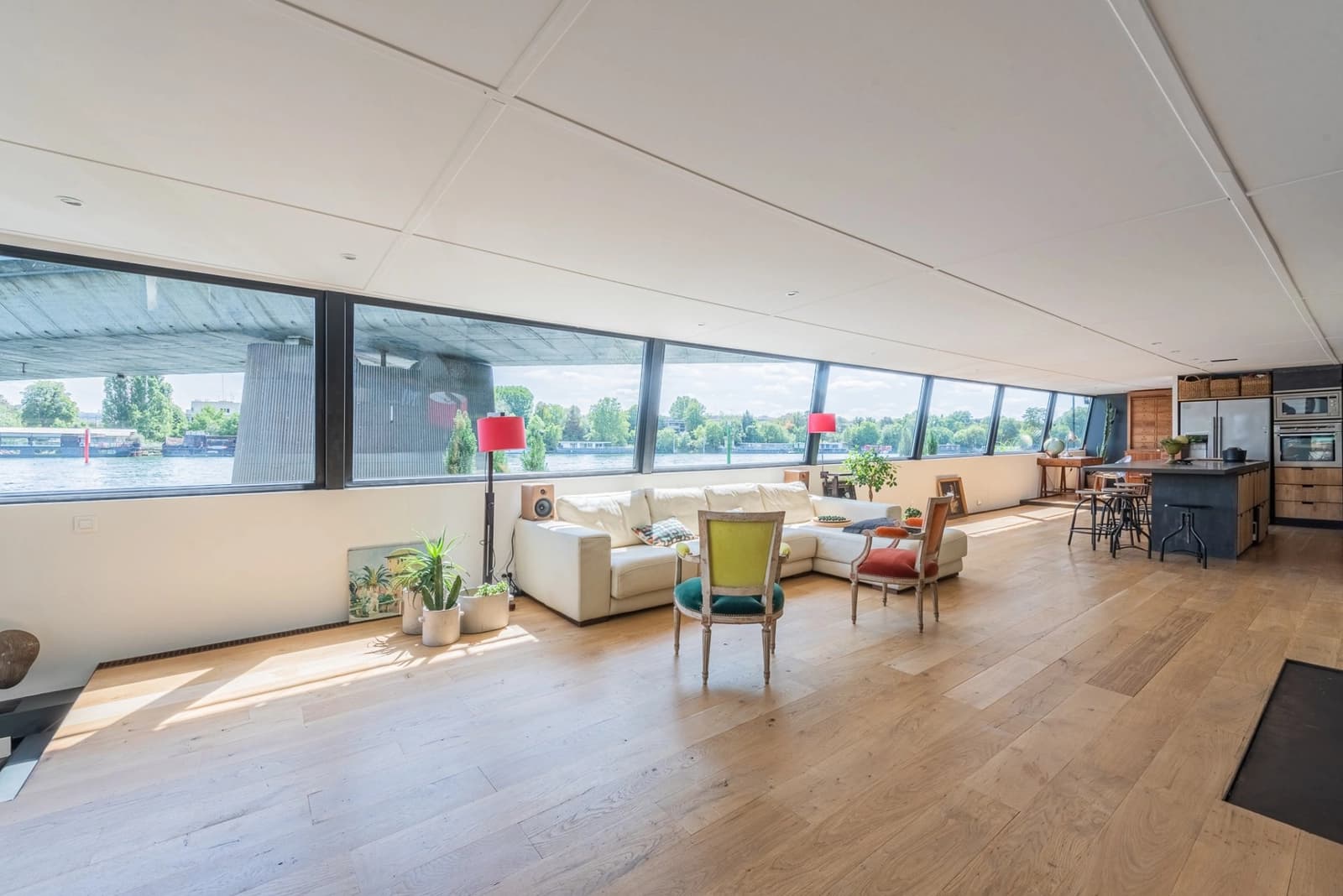 Meeting room in Houseboat in Saint Cloud with magnificent view - 1