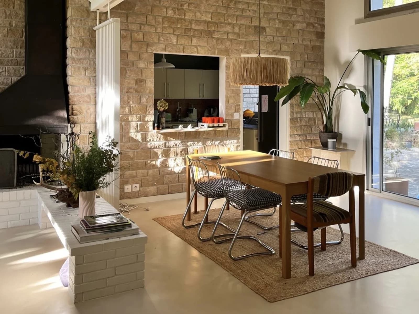 Space 70s architect-designed house - 2