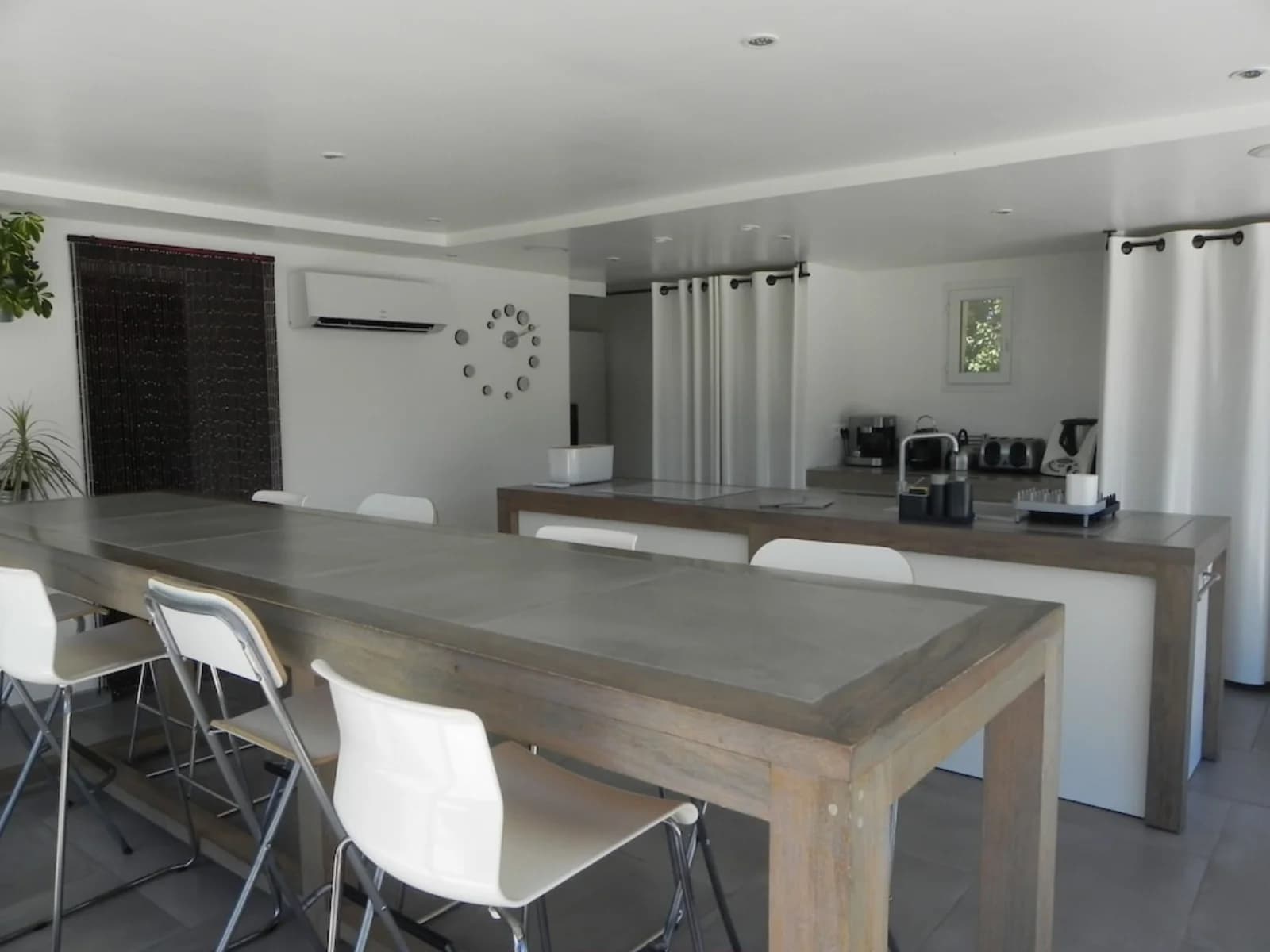Meeting room in Mas Provençal swimming pool and view of the luberon - 1