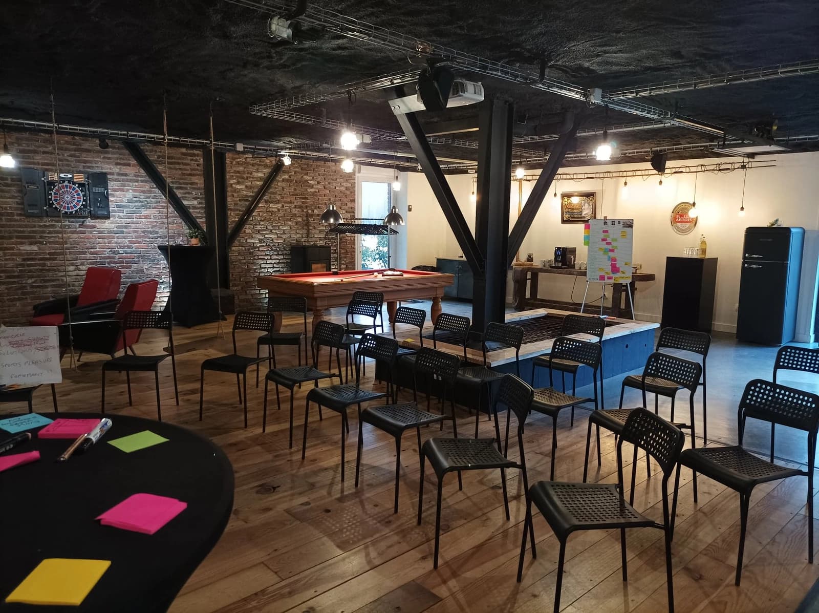Salle de réunion dans L'atelier et sa décoration authentique pleine de charme - 1