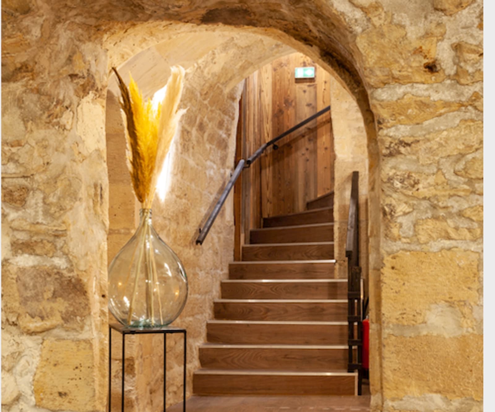 Salle de bain dans Paris historique: caves voûtées au charme authentique - 1