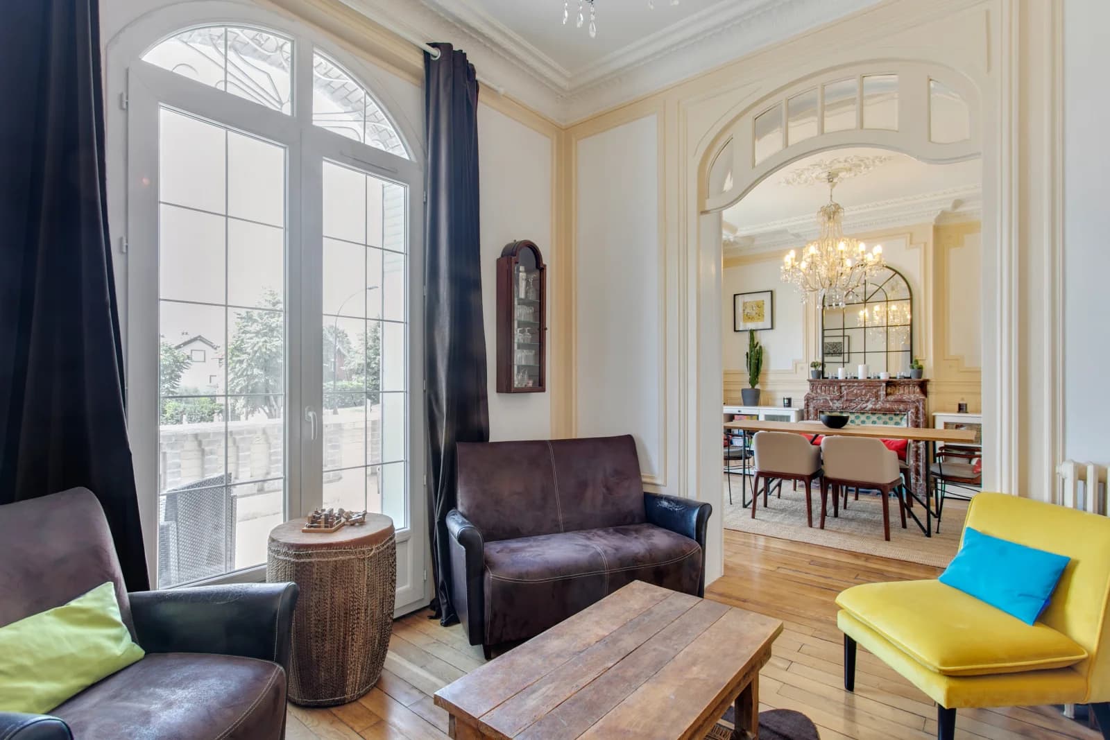 Salon dans Maison bourgeoise avec jardin et piscine chauffée - 1
