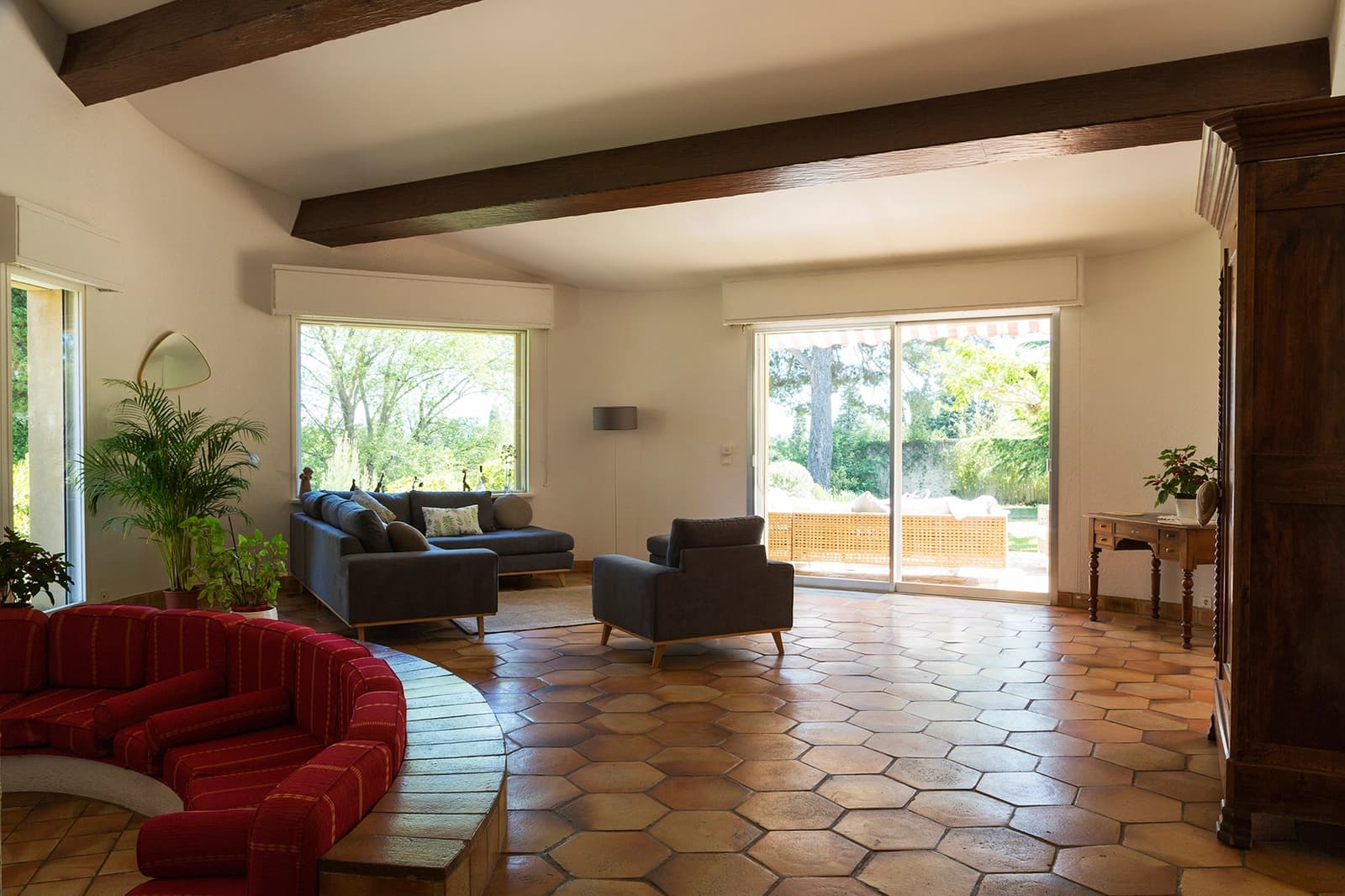 Salon dans Au coeur des vignes de Provence, un mas authentique - 1