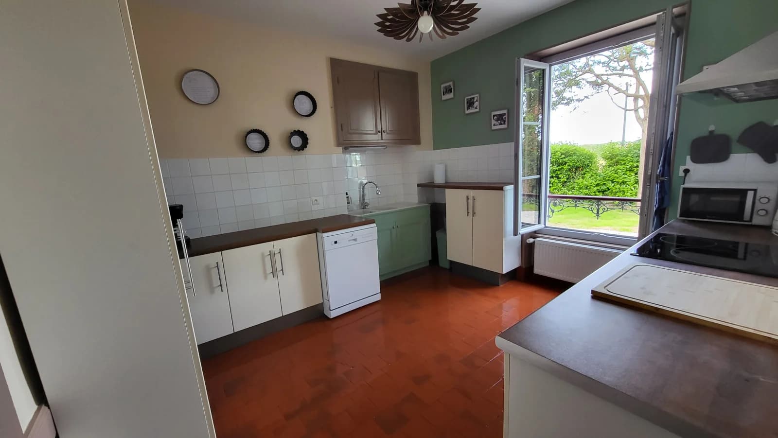 Space Middle-class house with old farmhouse - 1