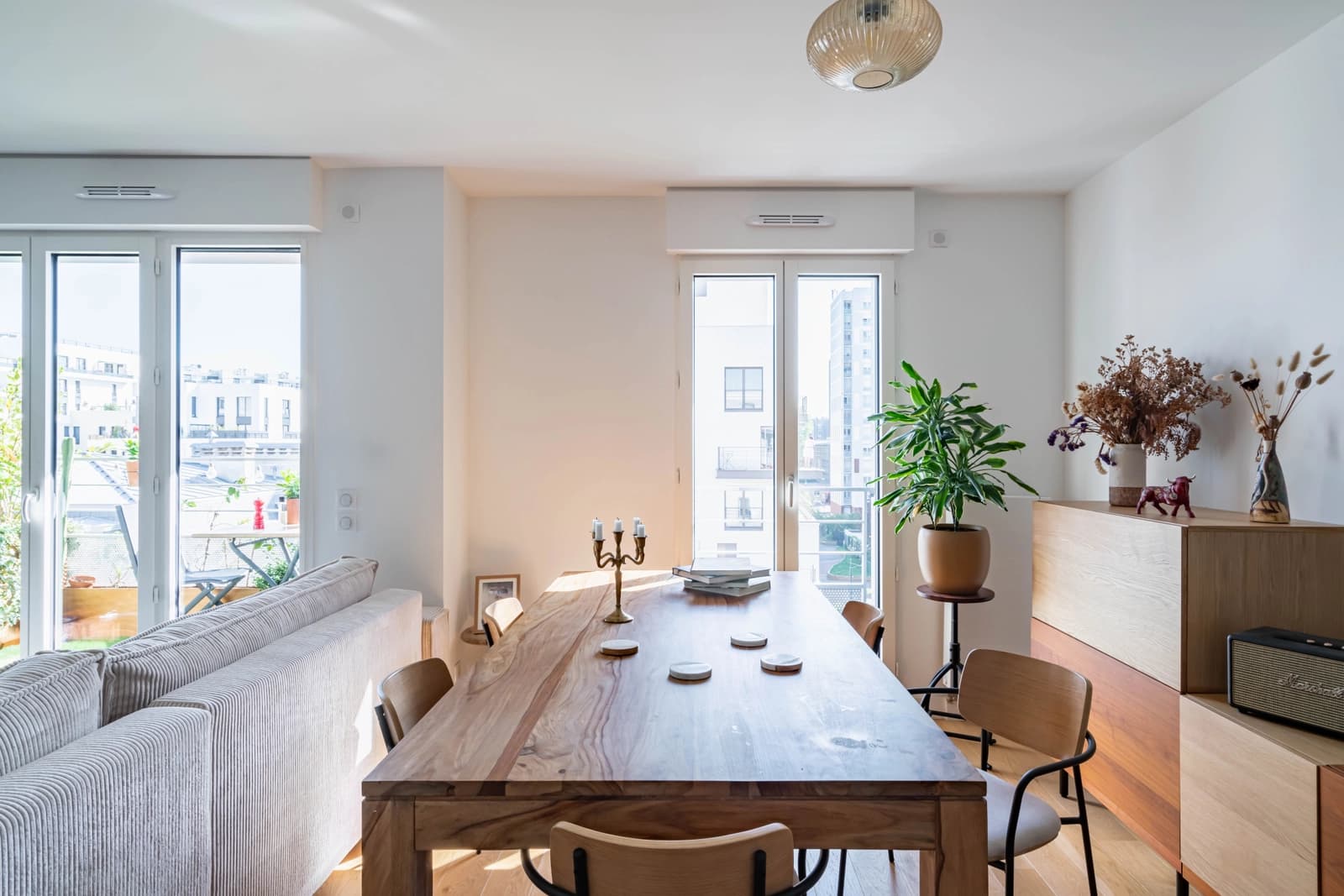 Salle de réunion dans Charmant appartement lumineux agrémenté d'une terrasse - 1