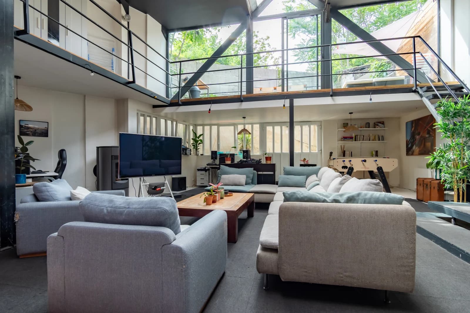 Space Atypical 240m² loft with design and light - 2