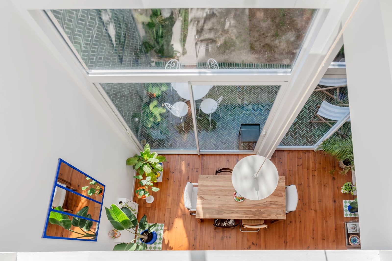 Space Architect-designed house with garden - 0
