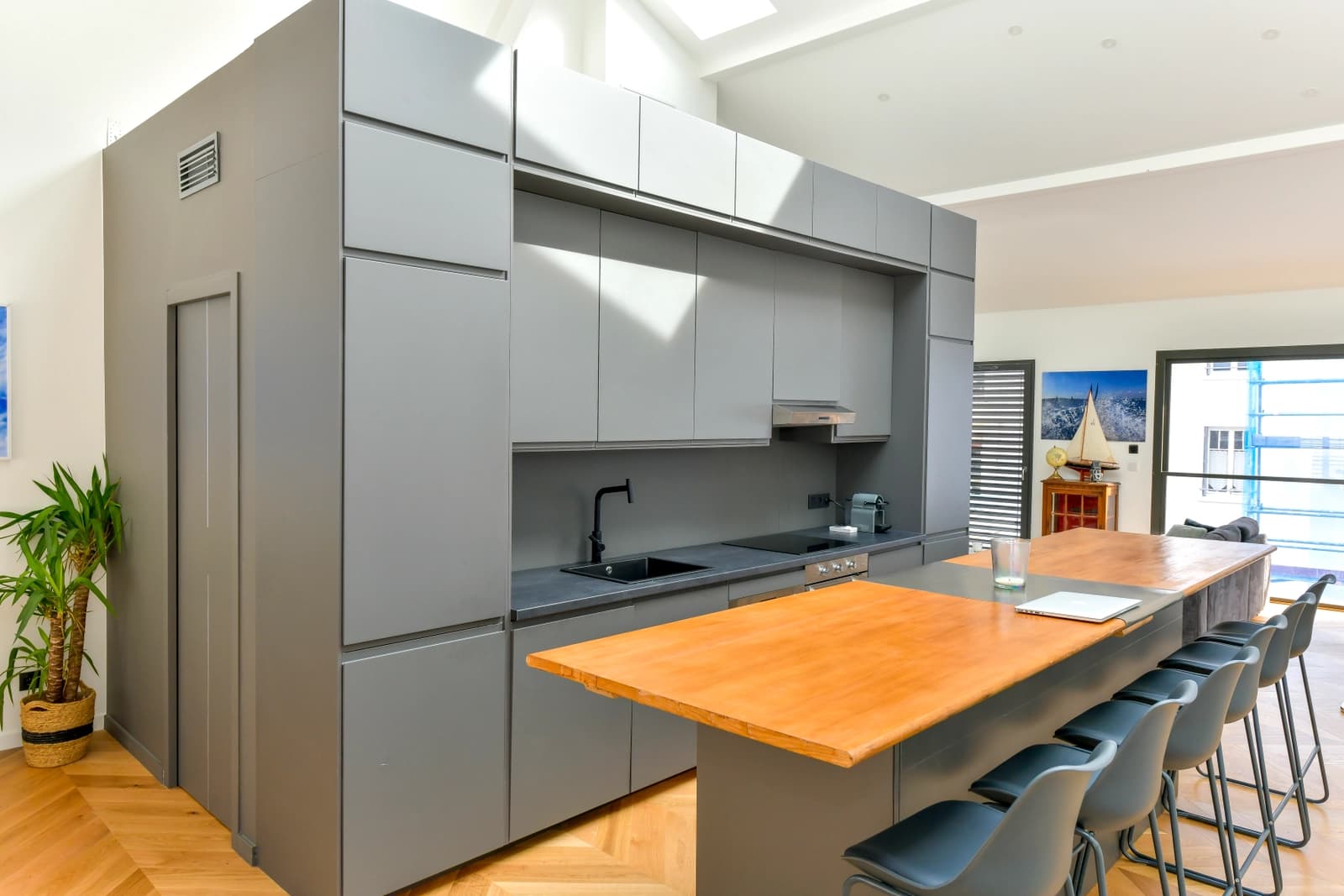 Kitchen in Bright space in the 6th arrondissement - 1