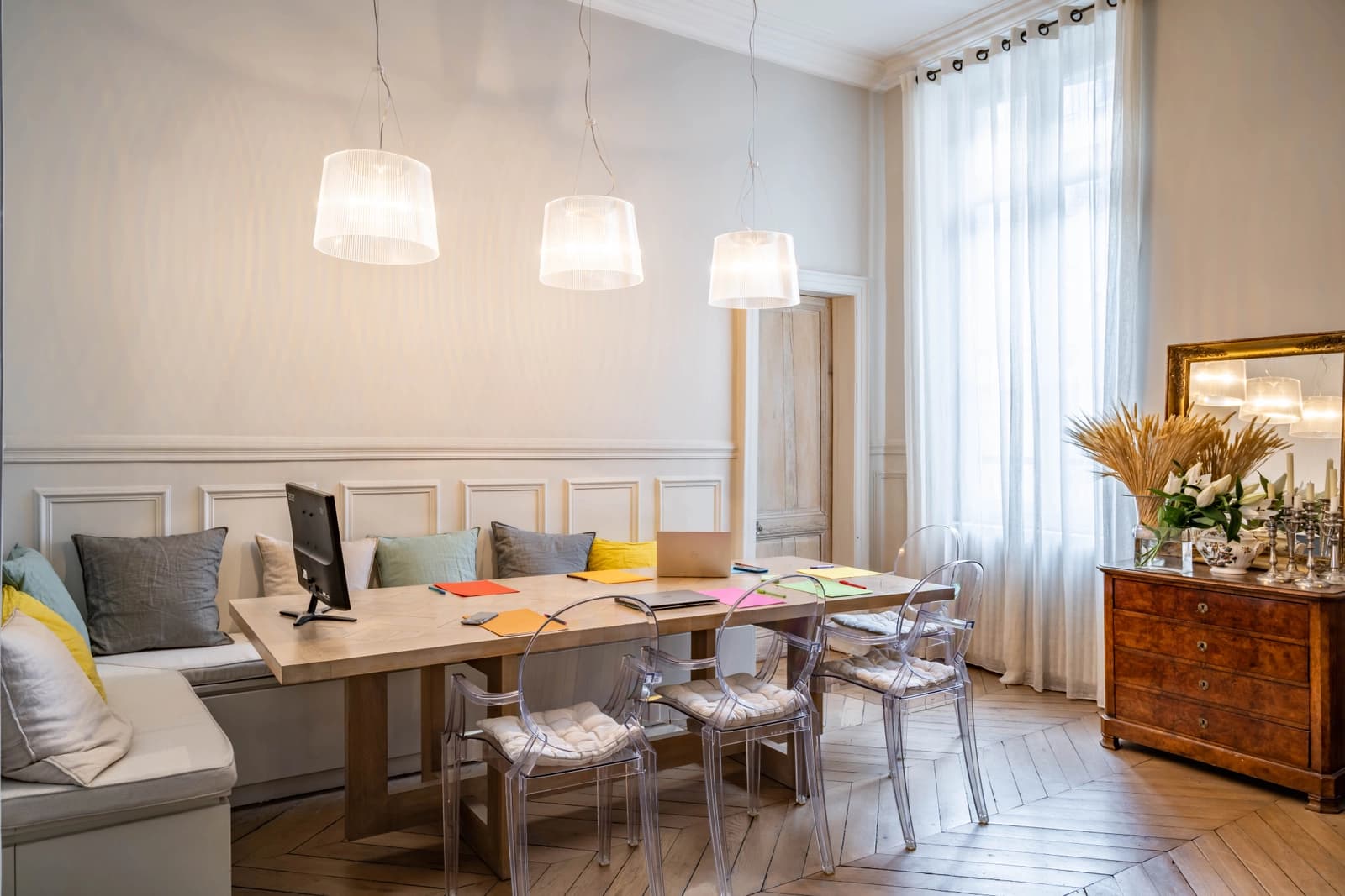 Salle de réunion dans Superbe appartement niché au coeur de l'Ile Saint-Louis - 1