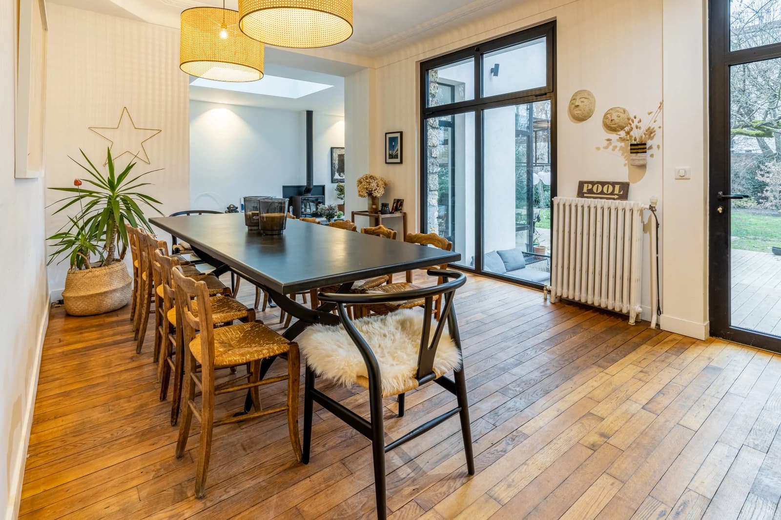 Salle de réunion dans Charme de la meulière allié à un design contemporain - 0
