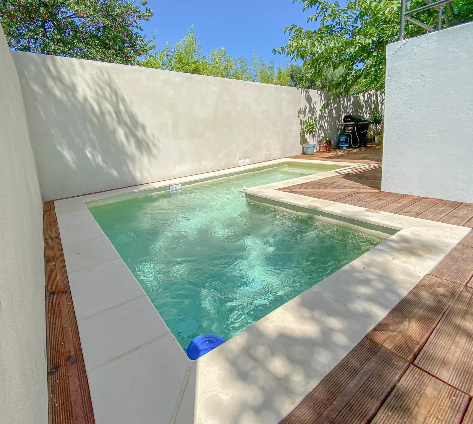 Bathroom in Apartment with large exterior - 1