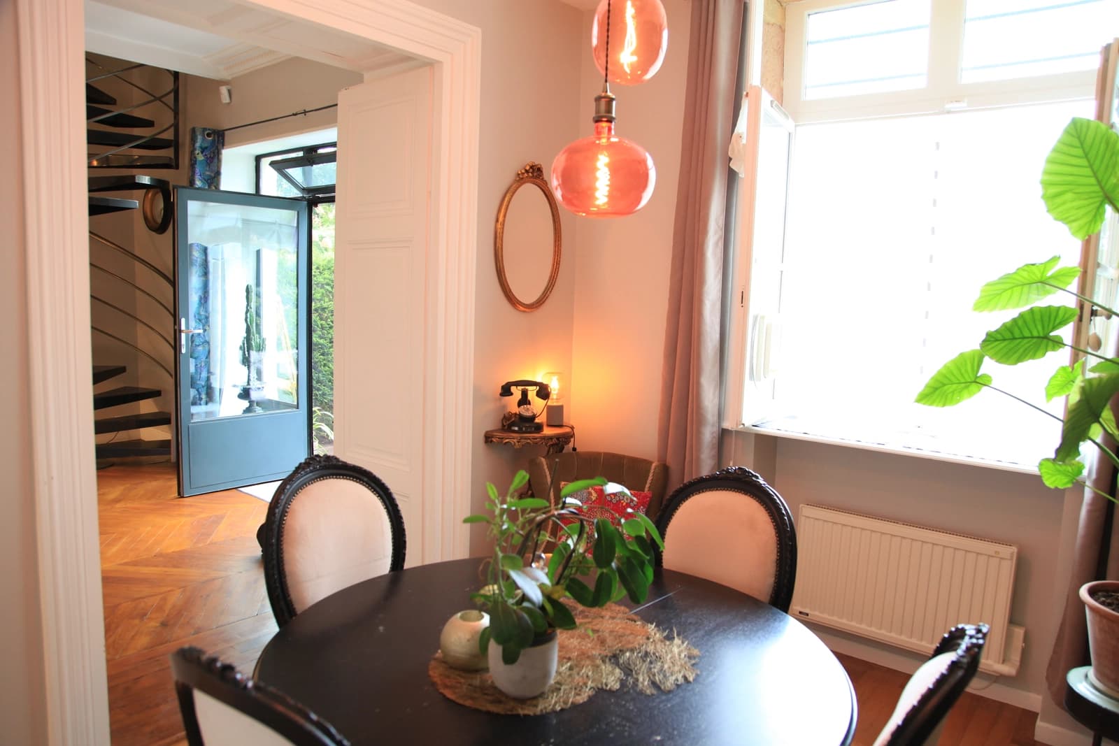 Meeting room in Pleasant manor house in the Monts d'Or region - 1