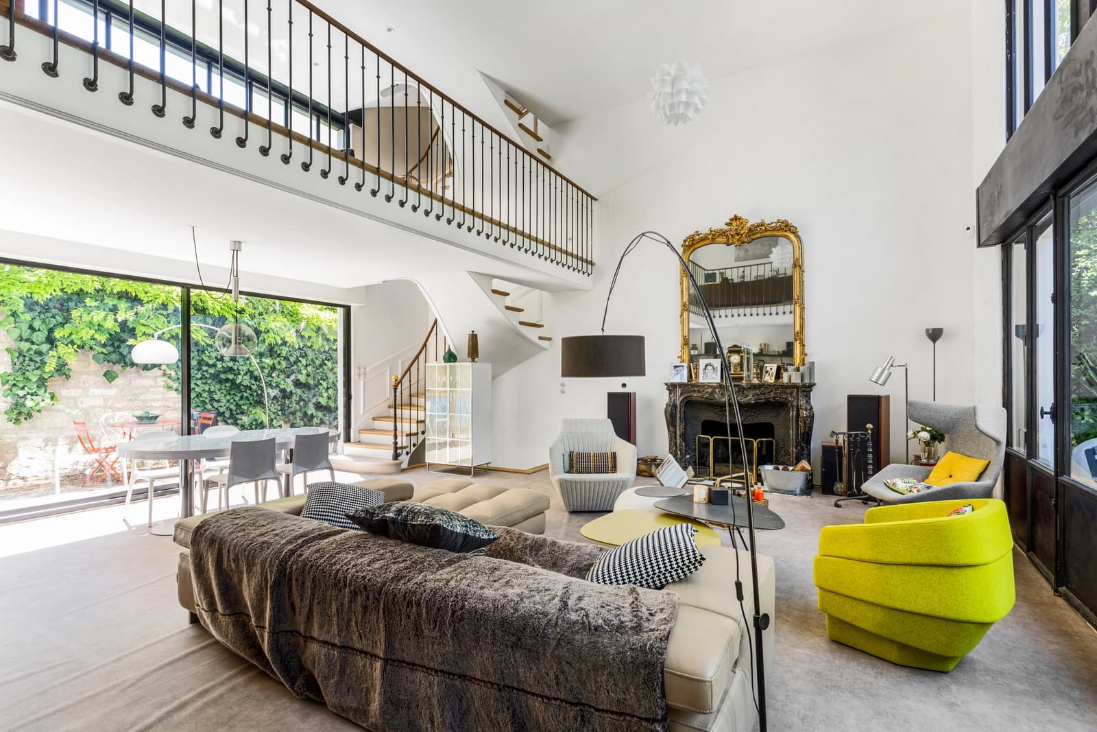 Salon dans Maison de charme: un coin de campagne en plein Paris - 1
