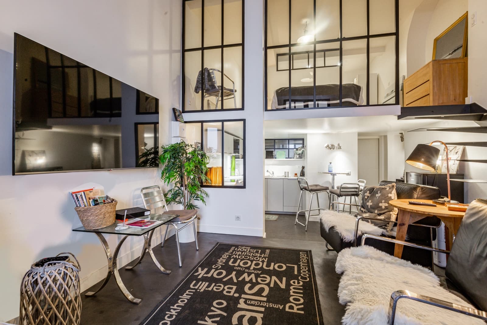 Living room in Loft with unique ocean view - 1