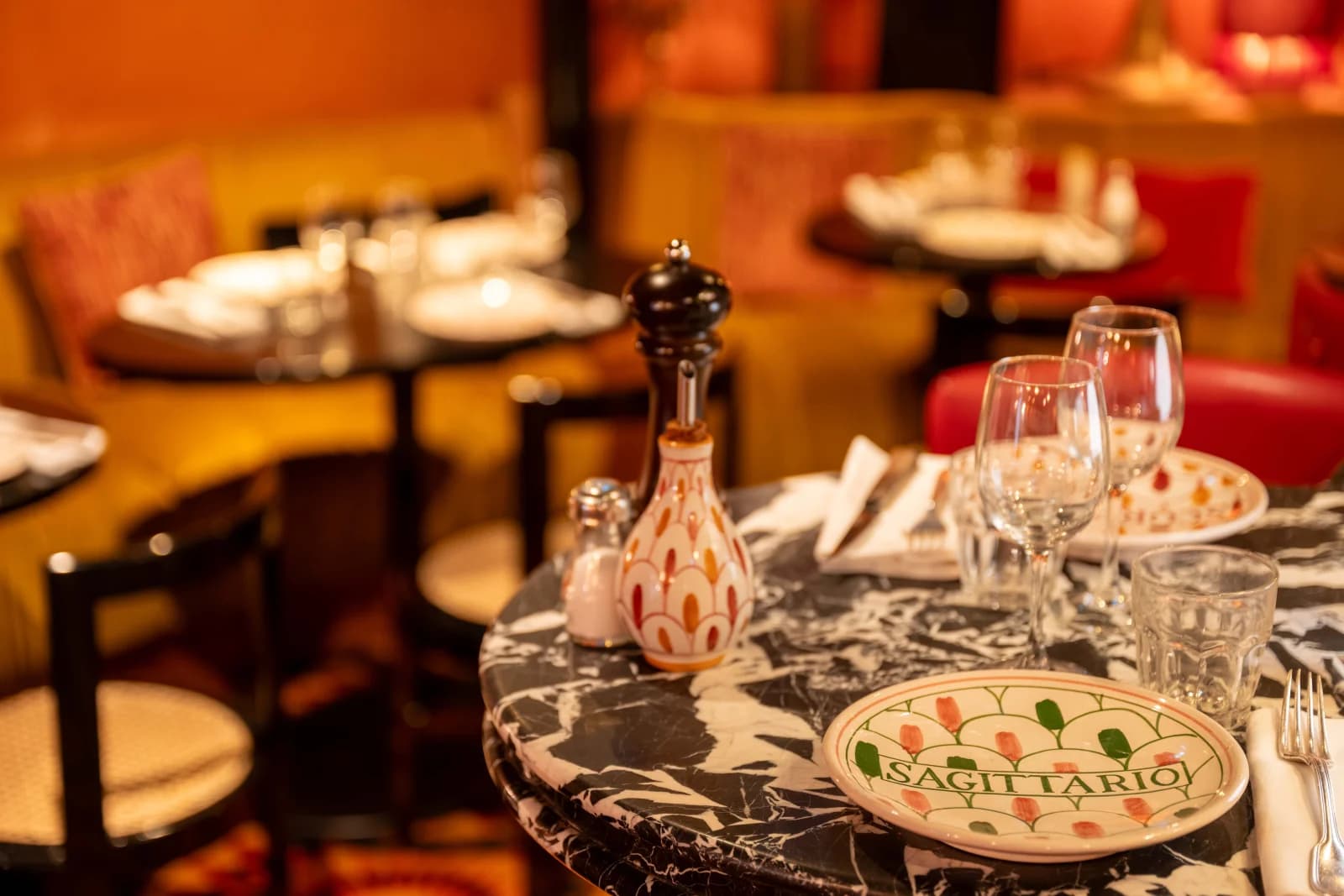 Space Italian restaurant with atypical decor - 4
