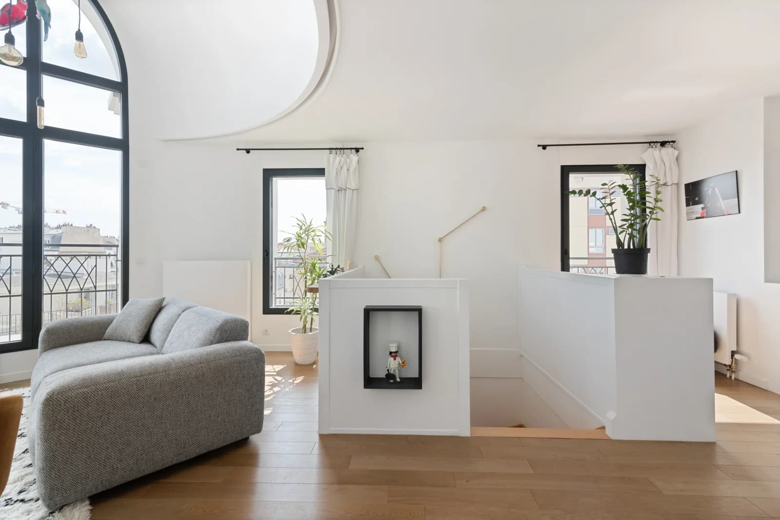 Living room in Cupola, tree-lined terrace and Eiffel Tower view - 1
