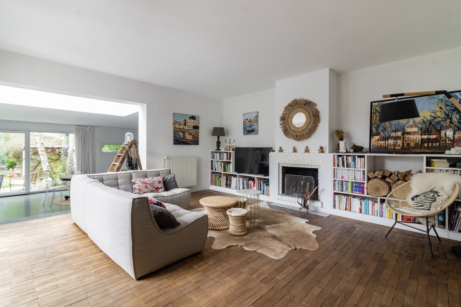 Living room in Single-storey house with patio and garden - 1