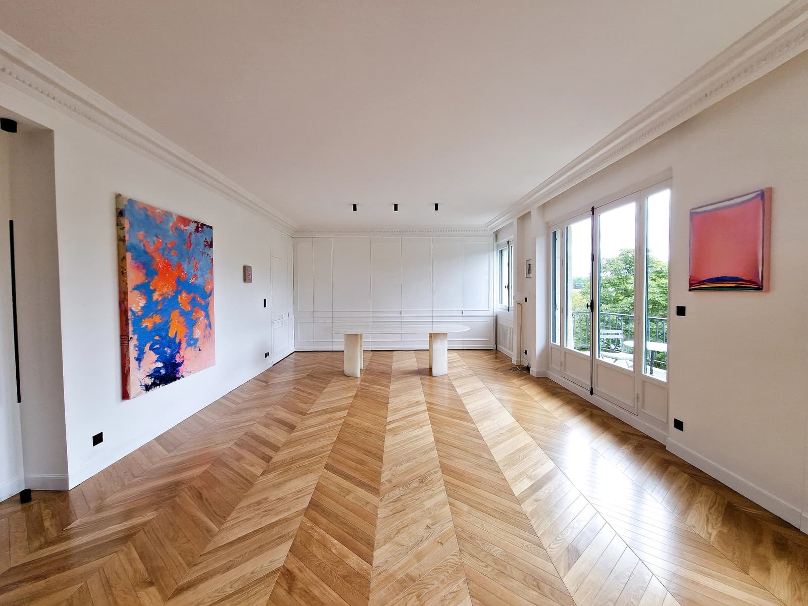 Salon dans Appartement parisien alliant Haussmann et contemporain - 1