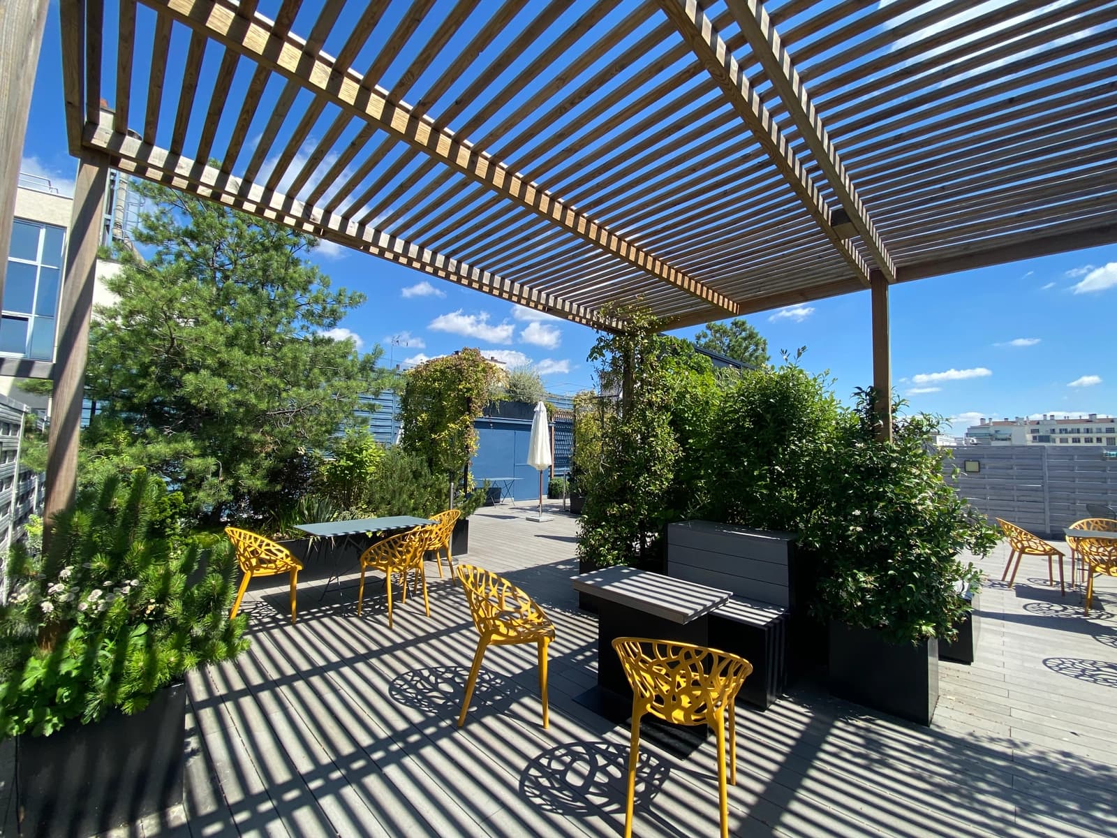 Salle de réunion dans Toit-terrasse verdoyant, une oasis suspendue en ville - 1