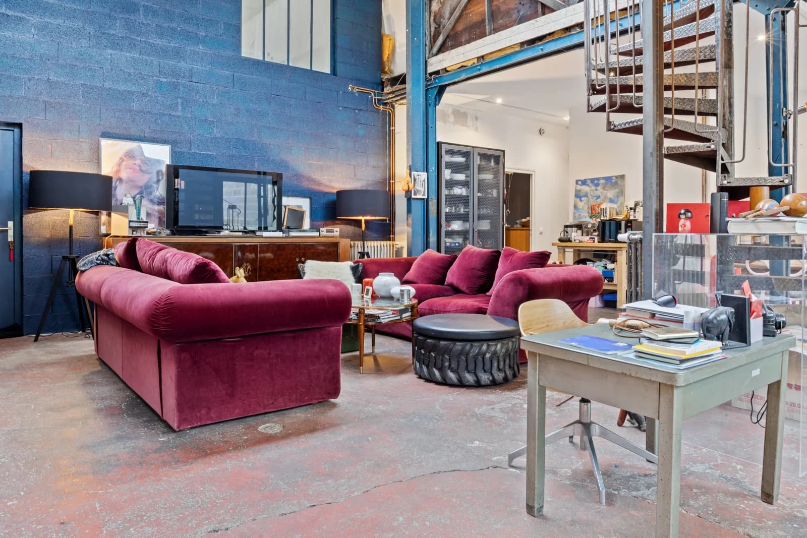 Salon dans Volumes surprenants pour ce loft au design unique - 1
