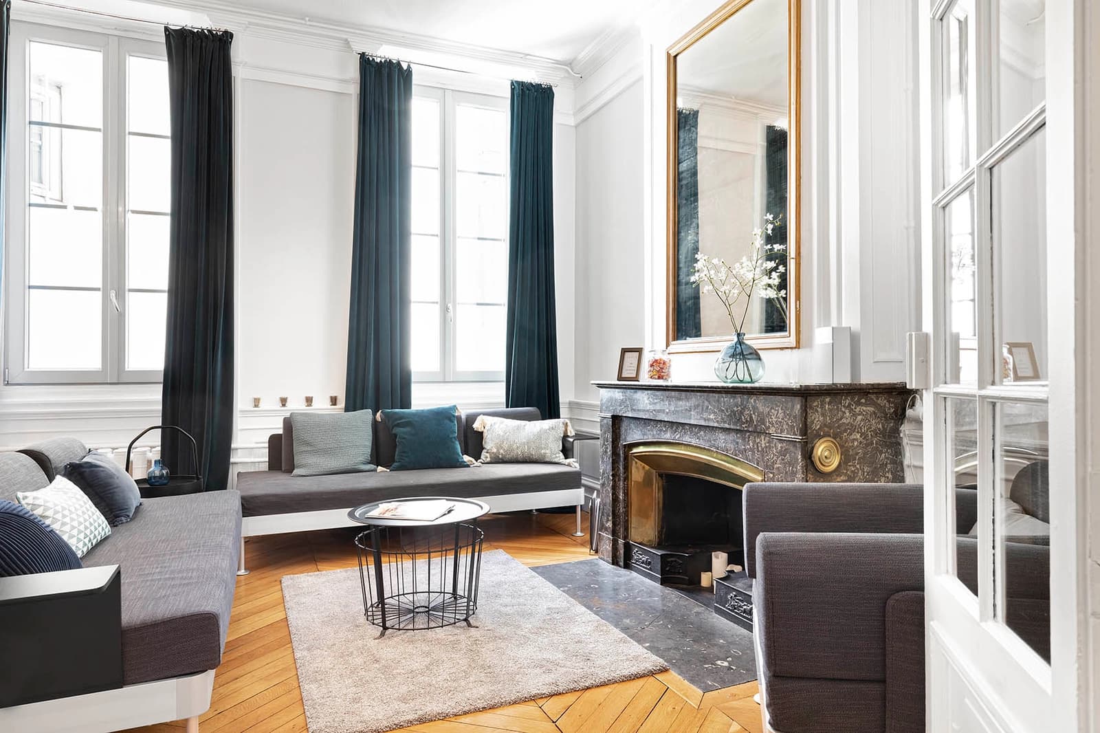 Living room in Spacious, connected apartment - 1