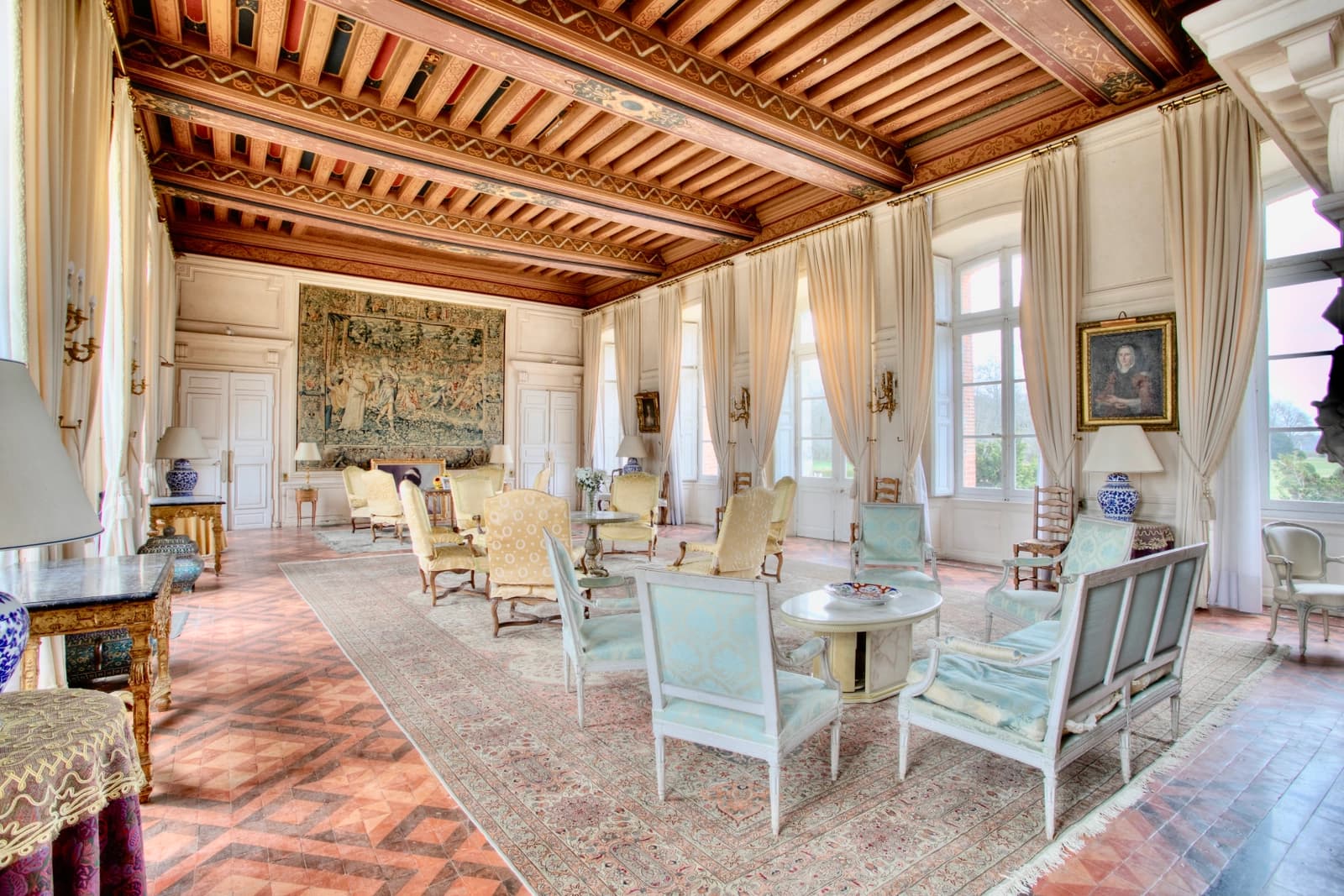 Exceptional chateau in the Paris region