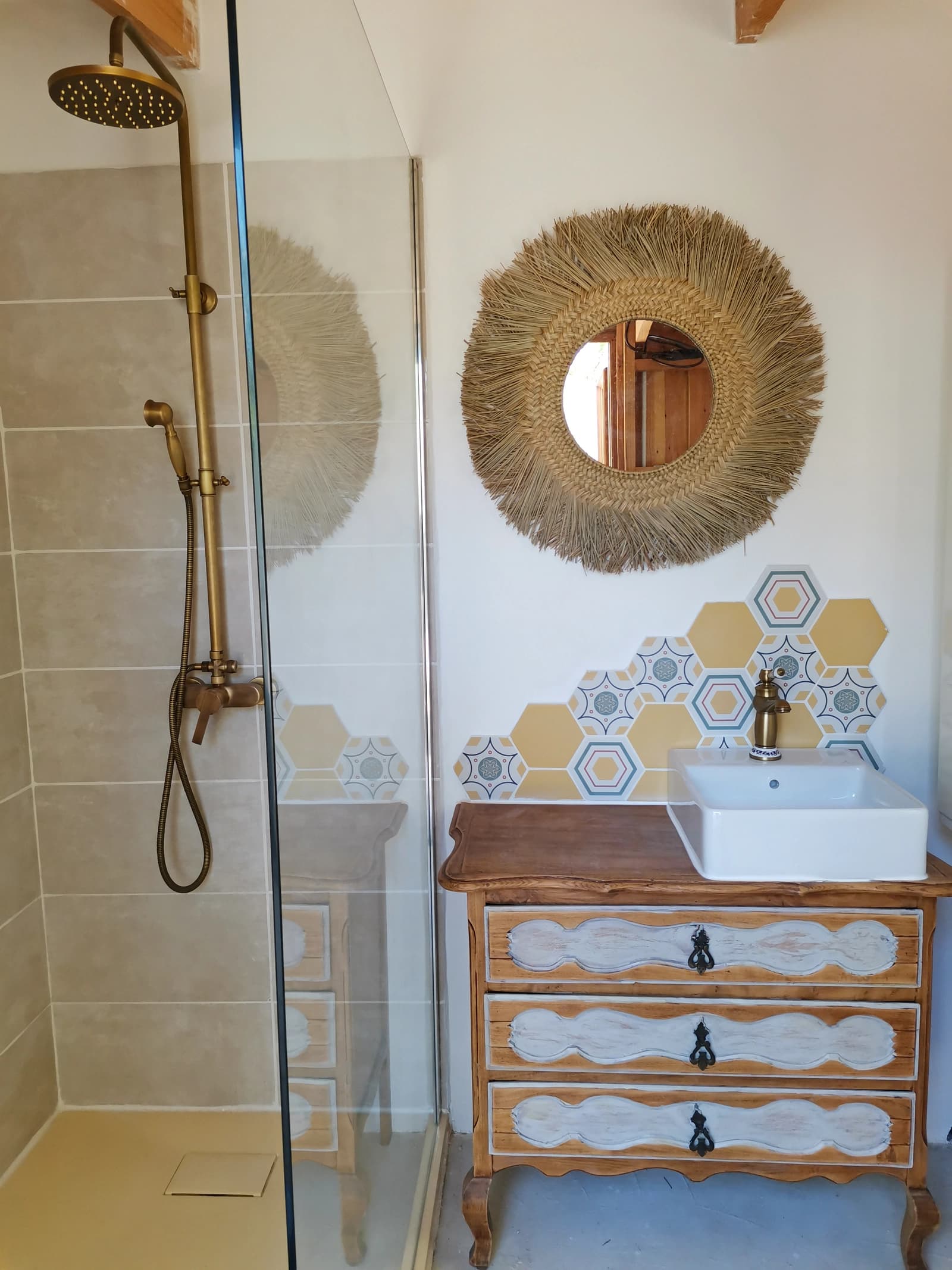 Salle de bain dans Drôme provençale: maison et hébergements insolites - 1