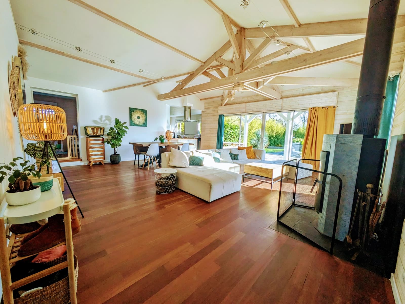 Space Wooden house large living room swimming pool - 0