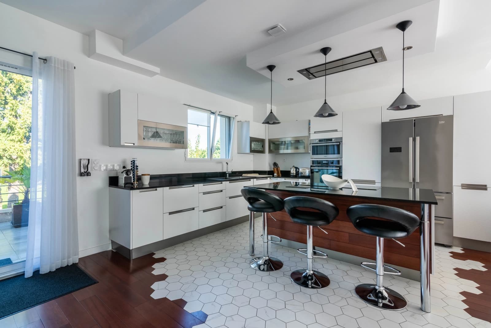 Kitchen in Luxurious Villa & Park 10 minutes from Paris - 1