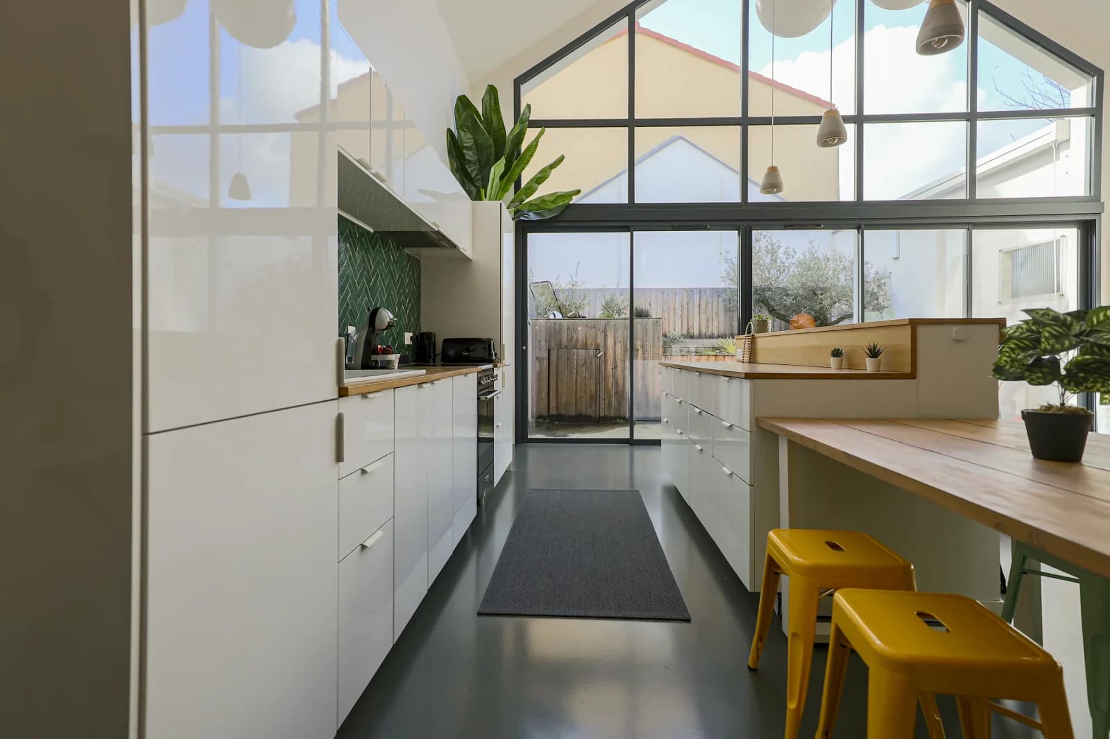 Space Atypical loft with heated pool 4 bdrms - 3