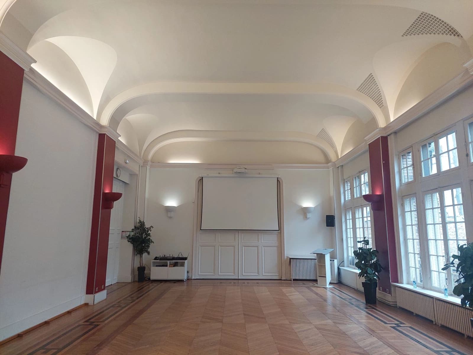 Espace Salle du Conseil design et sobre - 1