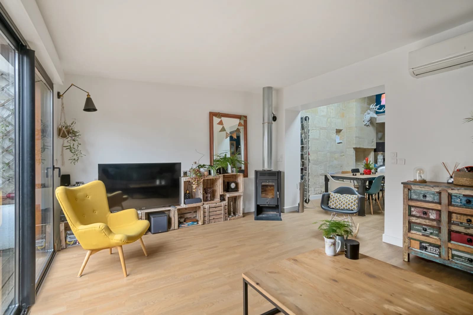 Salon dans Échoppe de charme avec son agréable espace extérieur - 1