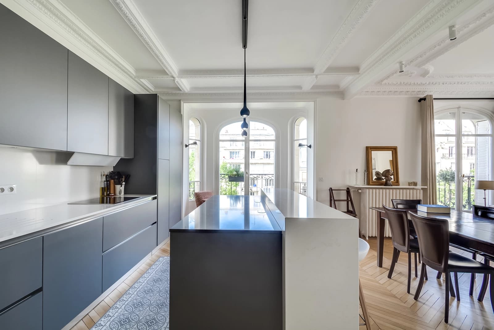 Cuisine dans Bel appartement haussmannien au charme parisien - 1
