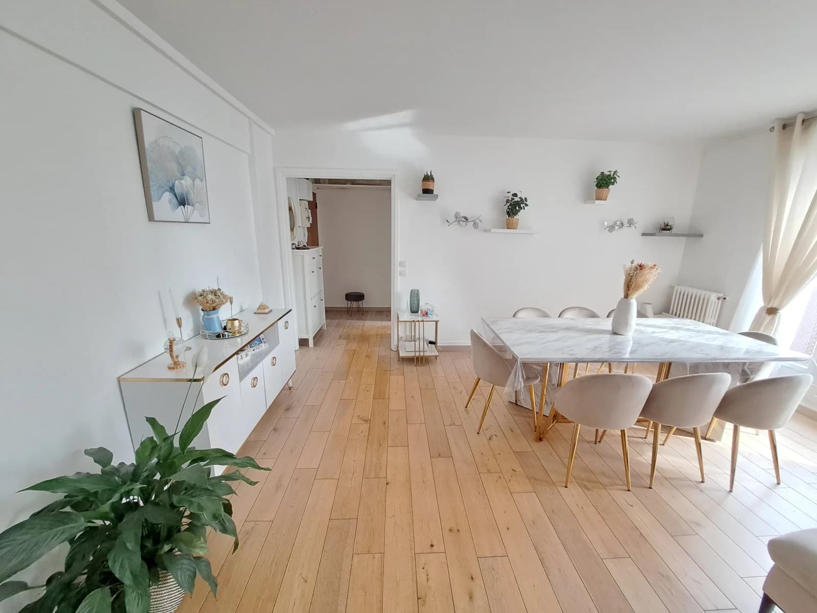 Space Beautiful, bright, uncluttered apartment - 3