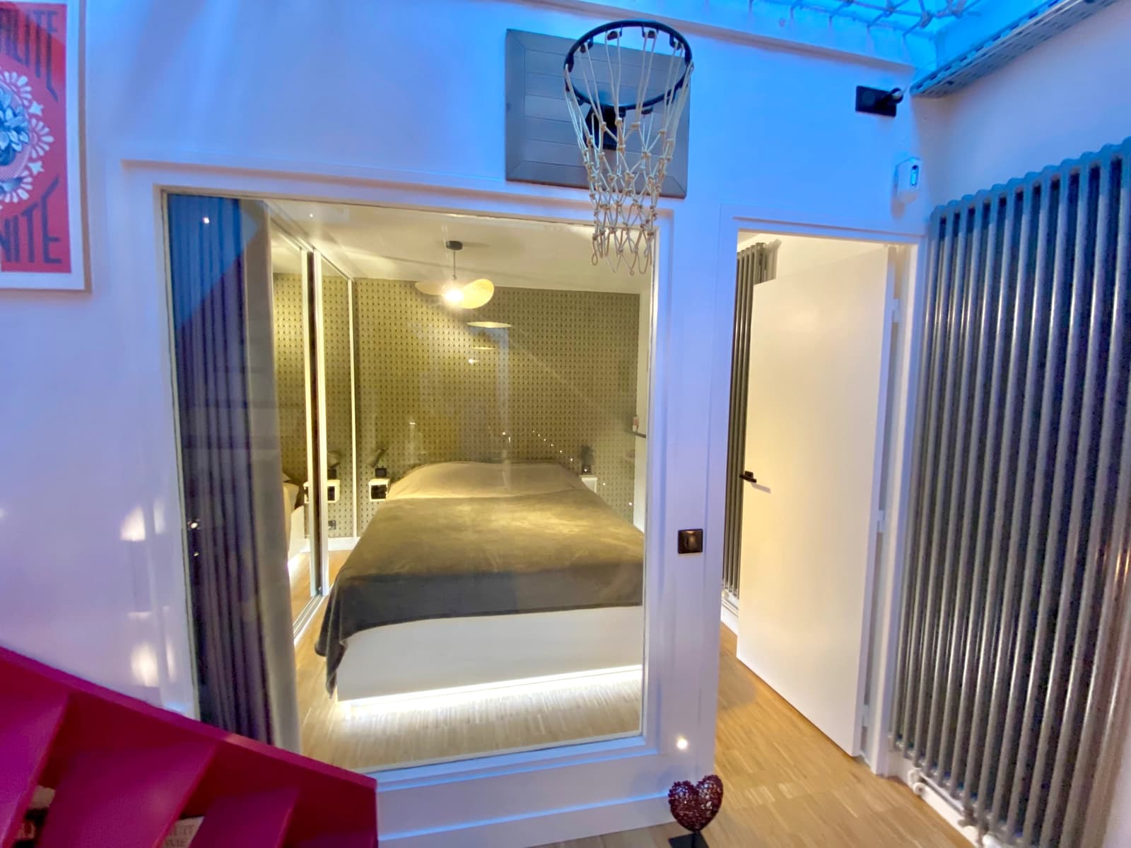 Chambre dans Maison esprit loft sublimée par une verrière lumineuse - 1