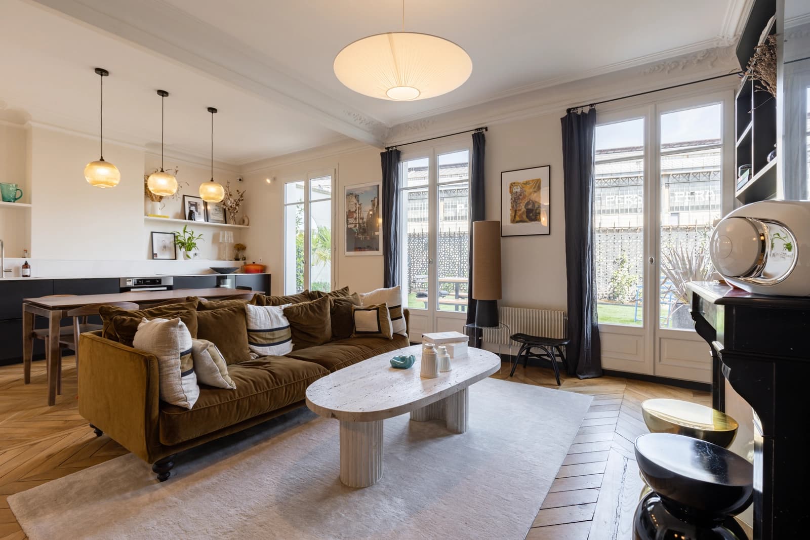 Salon dans Le Jardin du 8e: une oasis de verdure en ville - 1