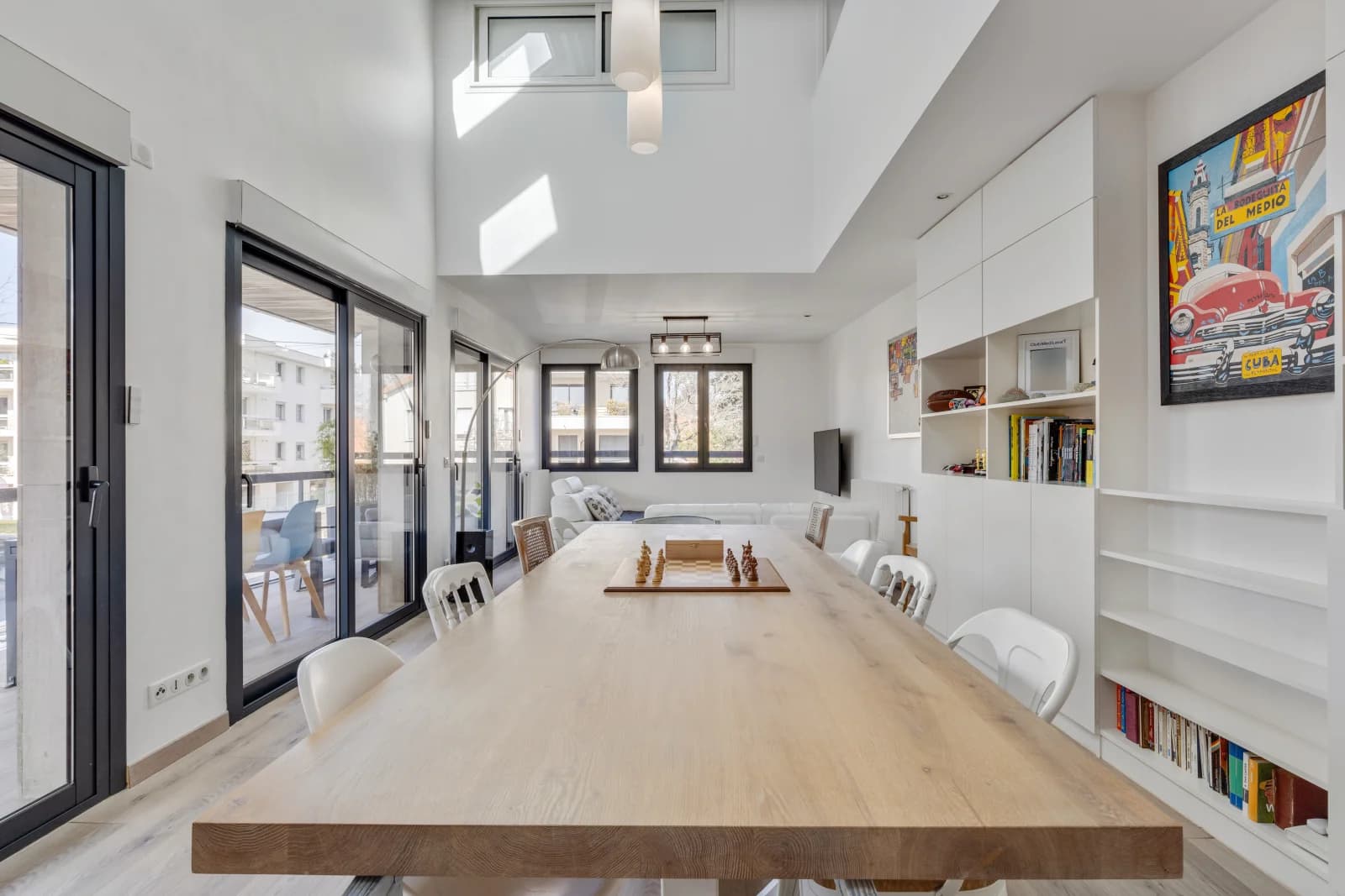 Salle de réunion dans Salon au design épuré, une élégance minimaliste - 1