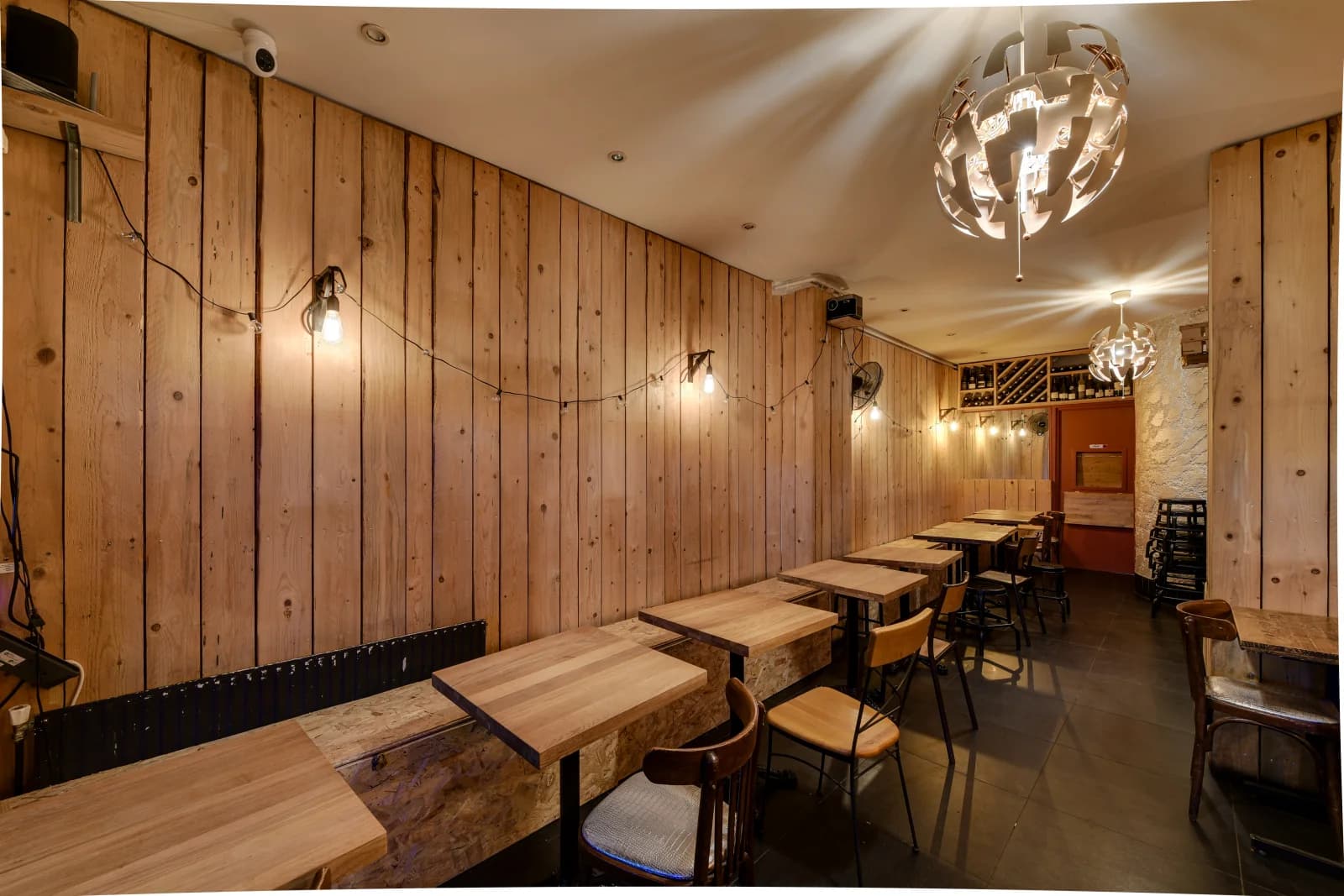 Space Chalet/industrial-style bar room - 1