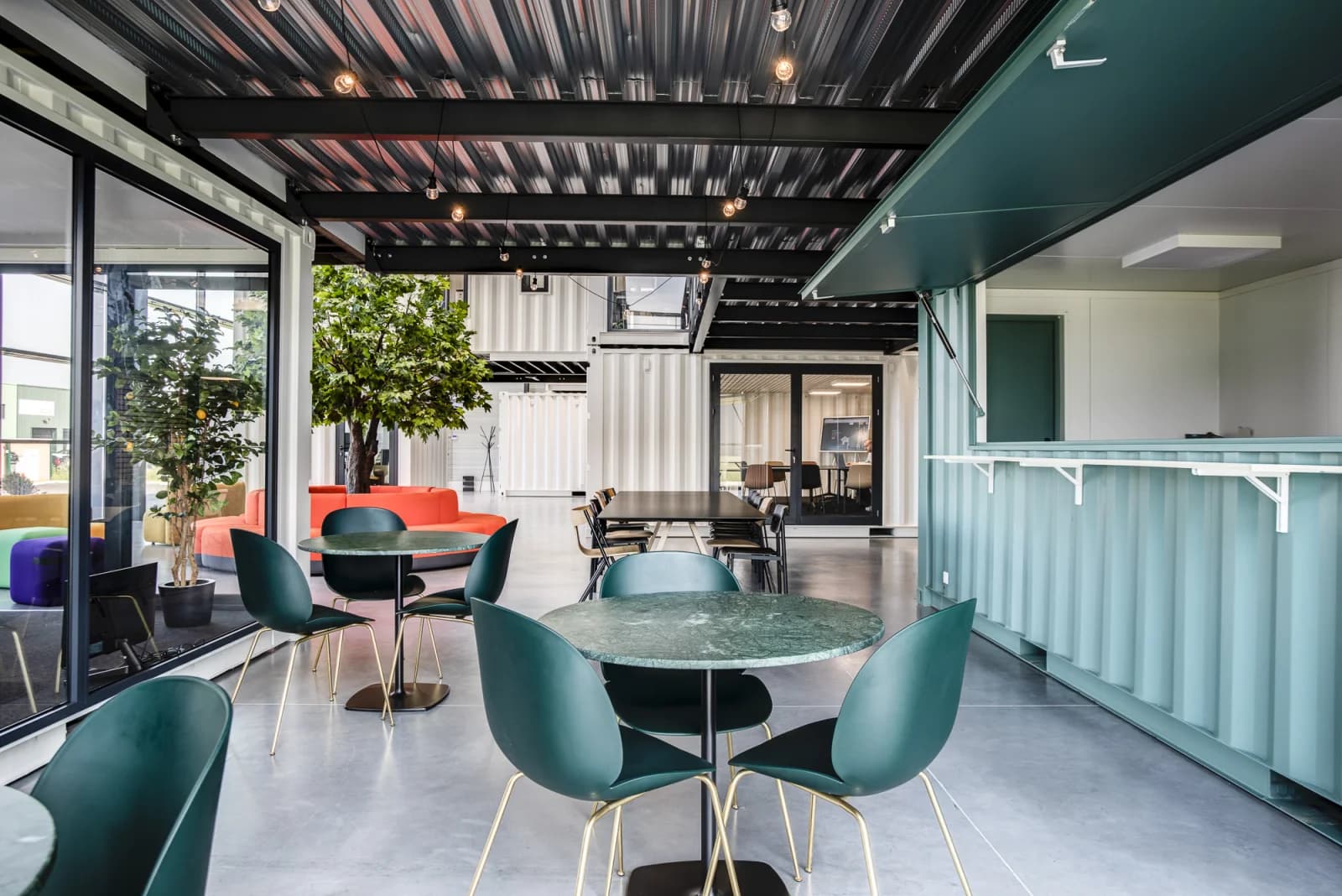 Meeting room in Among the containers - 1
