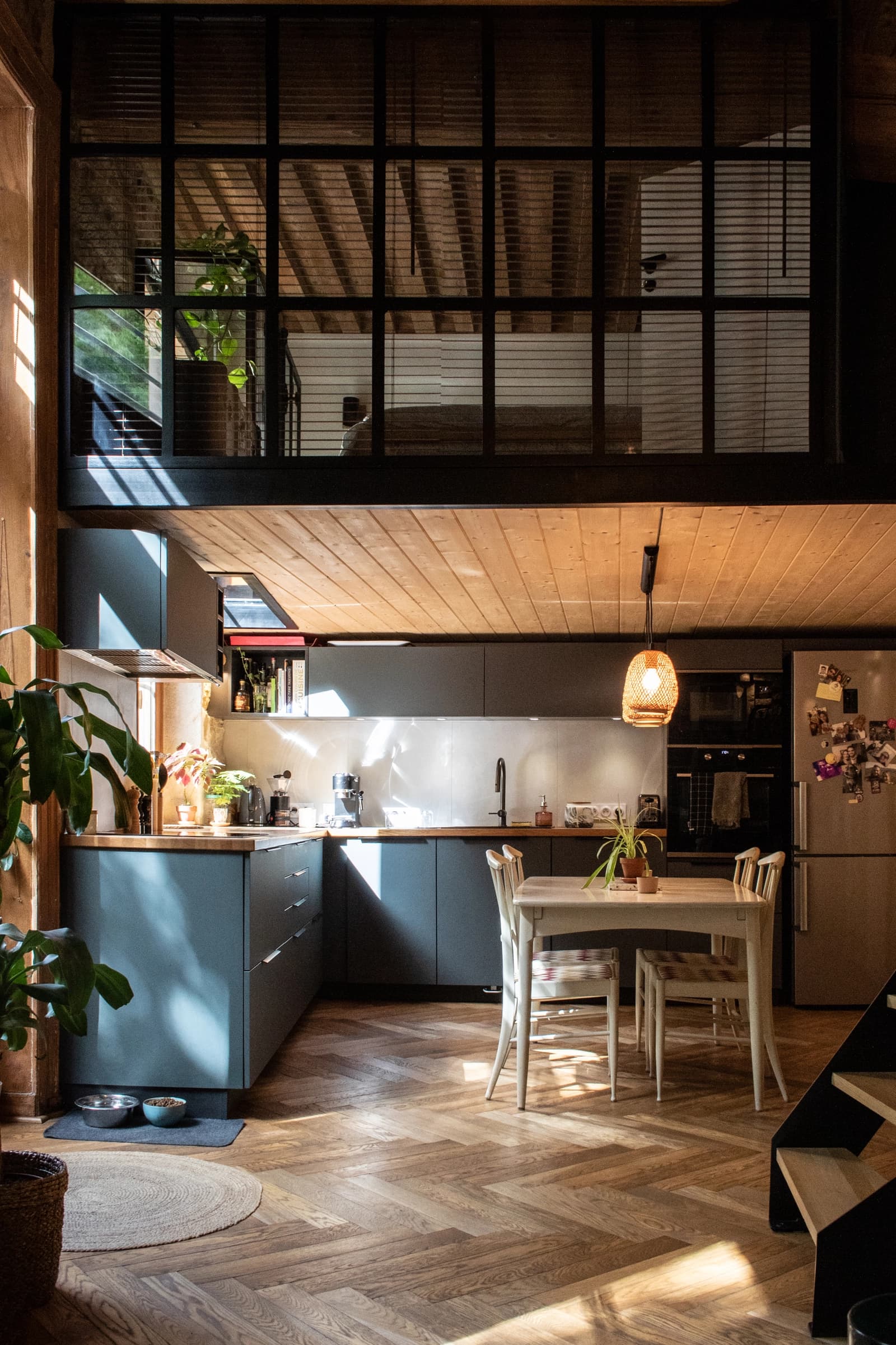 Cuisine dans Lyon: appartement Canut à l'ambiance d'atelier d'artiste - 1