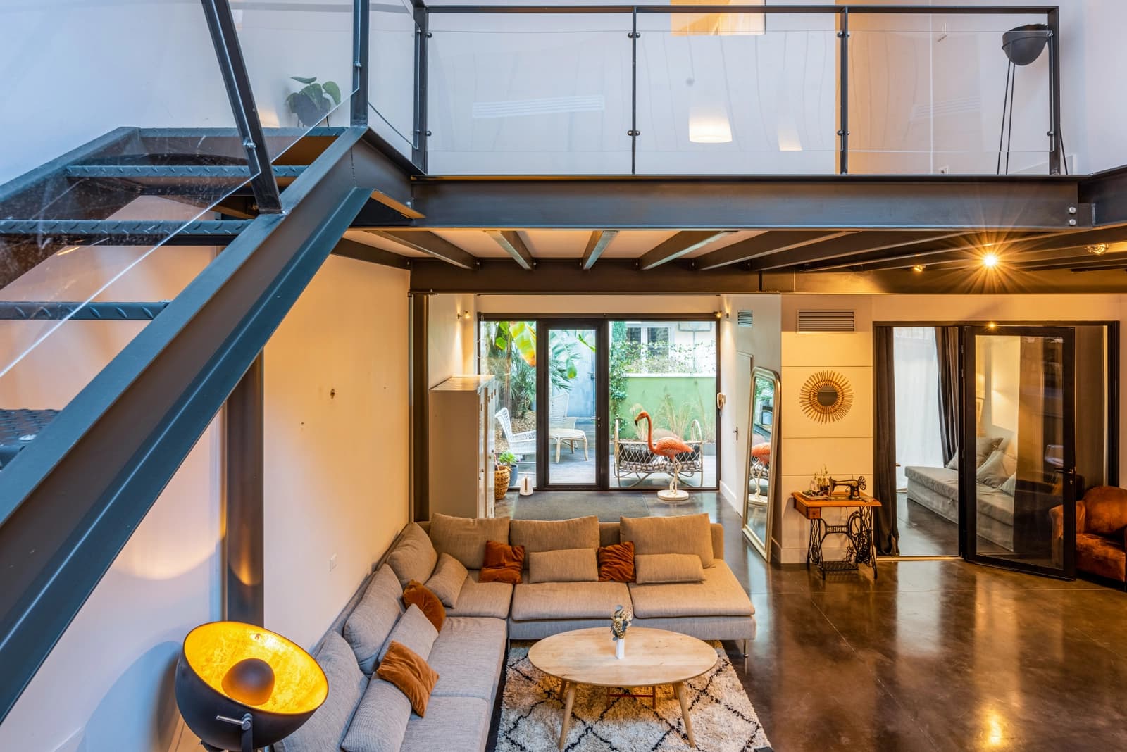 Living room in Loft in the heart of Bordeaux with terrace - 1