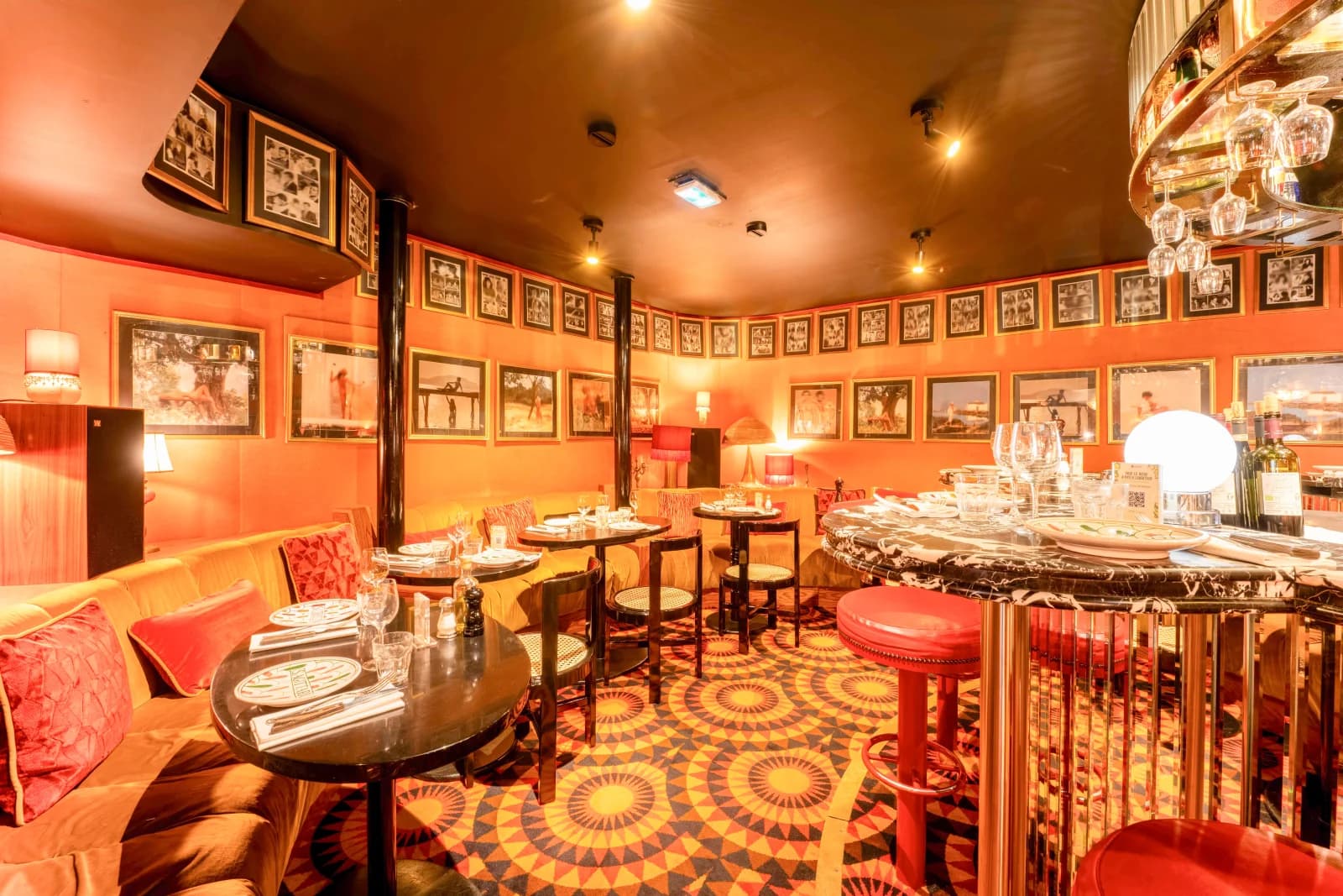 Space Italian restaurant with atypical decor - 2