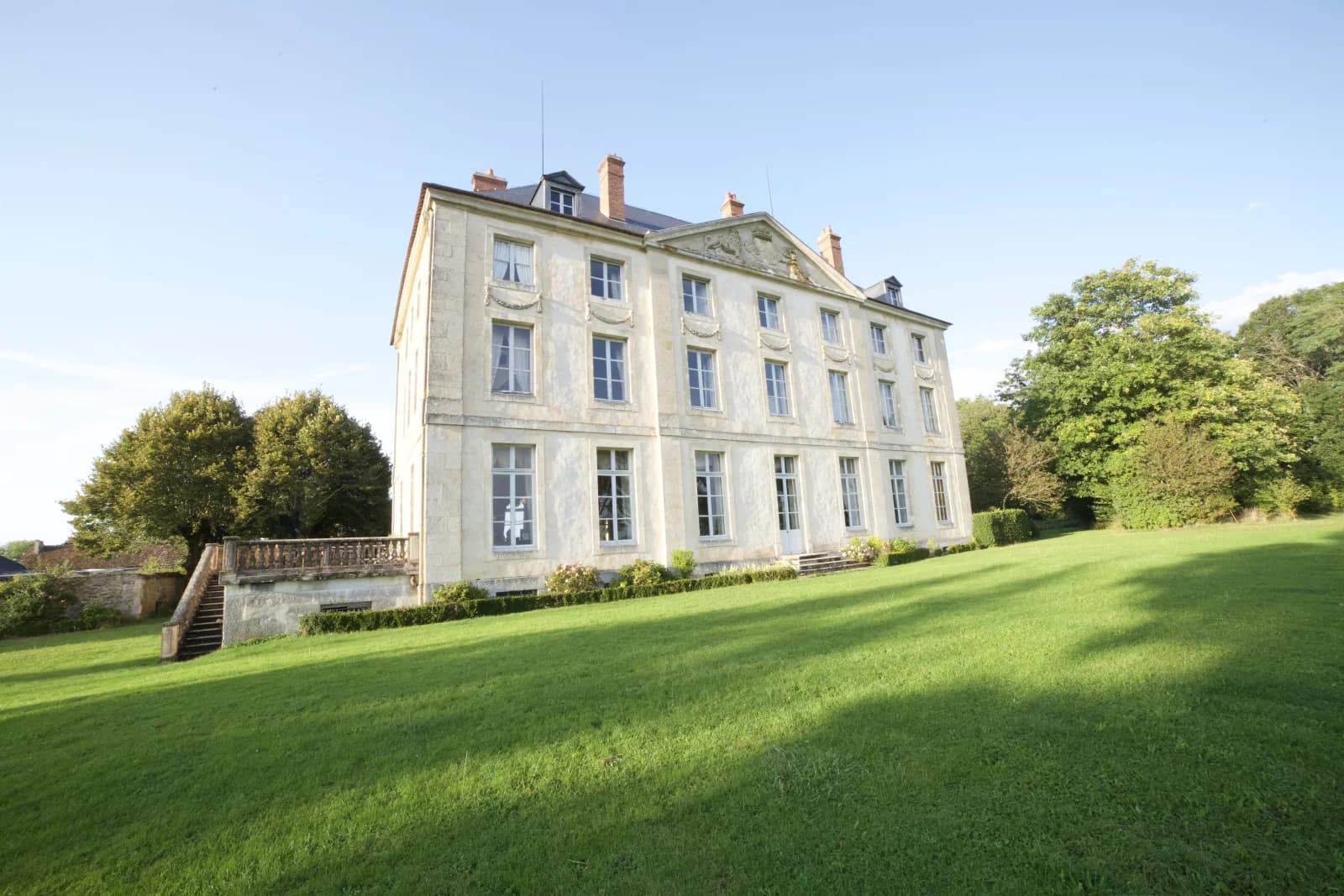 Salle de réunion dans Le Château de Montjalin: une perle historique à visiter - 1