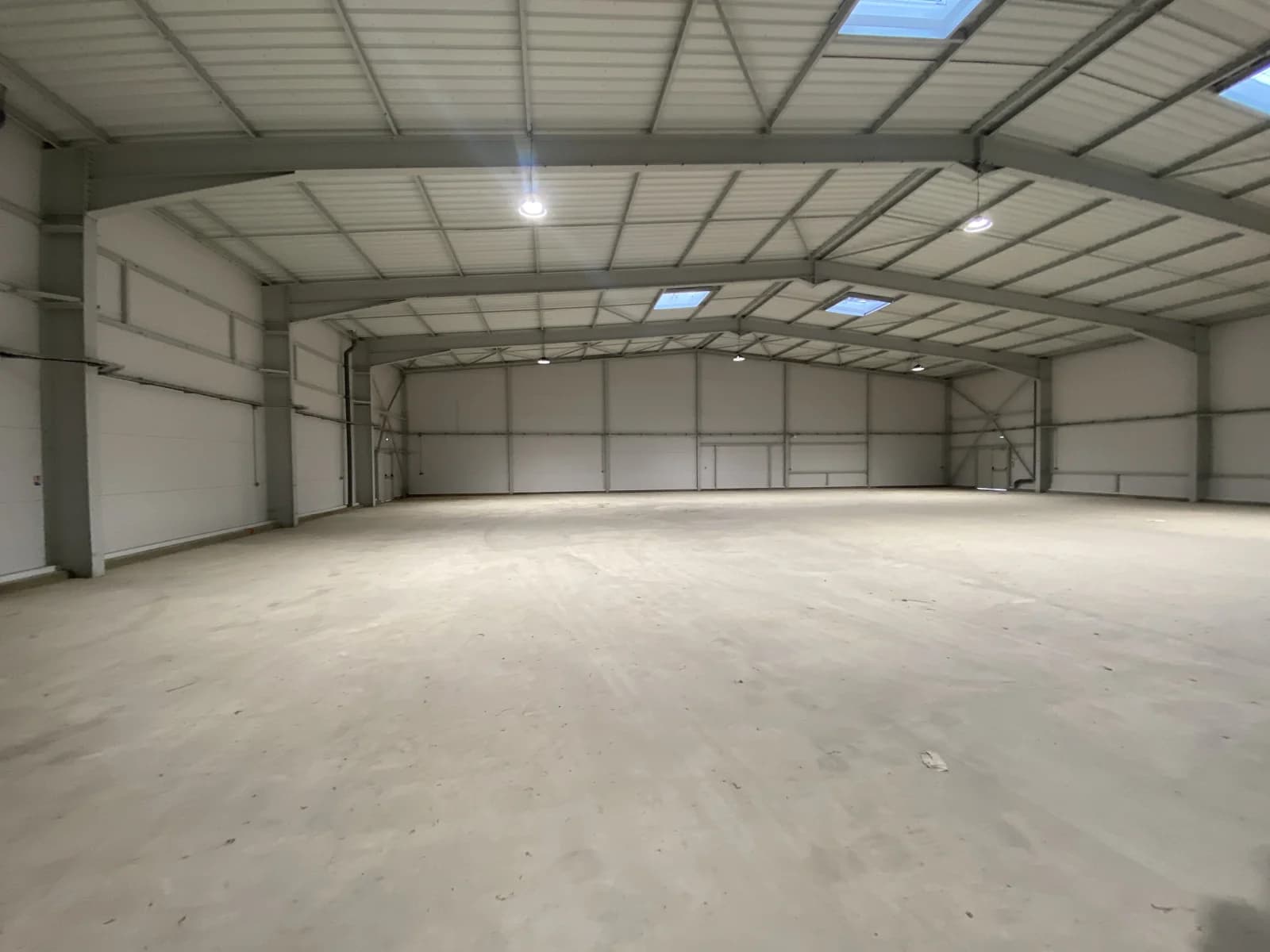 Entrepôt Industriel de stockage de 2 000m²