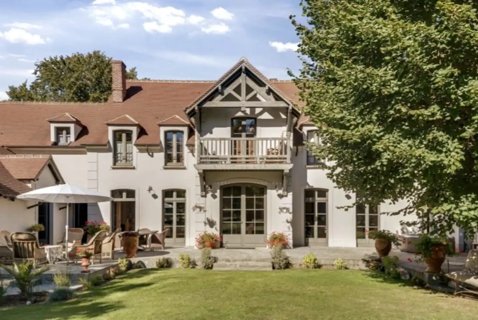 Space Charming property in the heart of Barbizon - 0