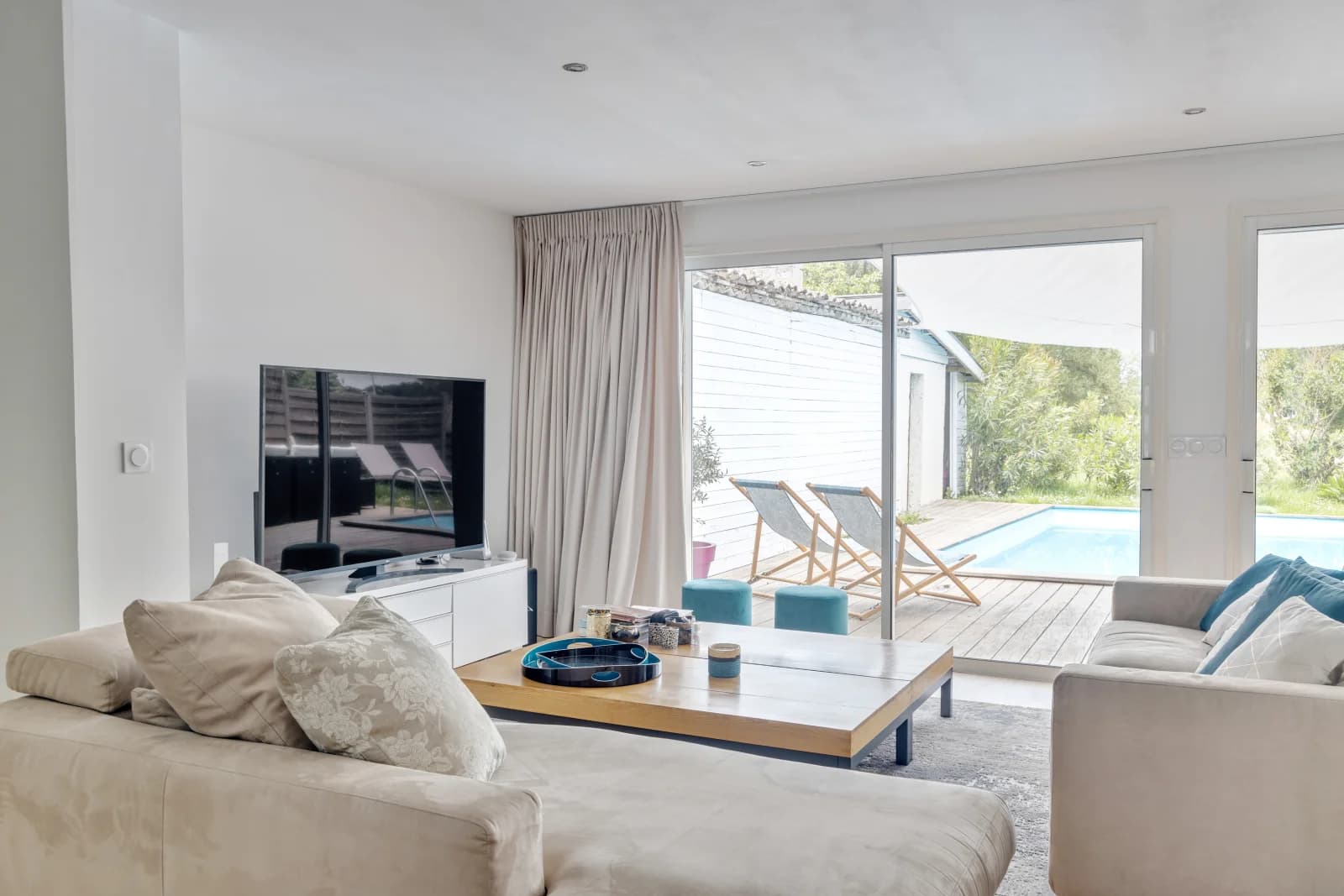 Living room in House 10mn from Bdx with view on fields - 1
