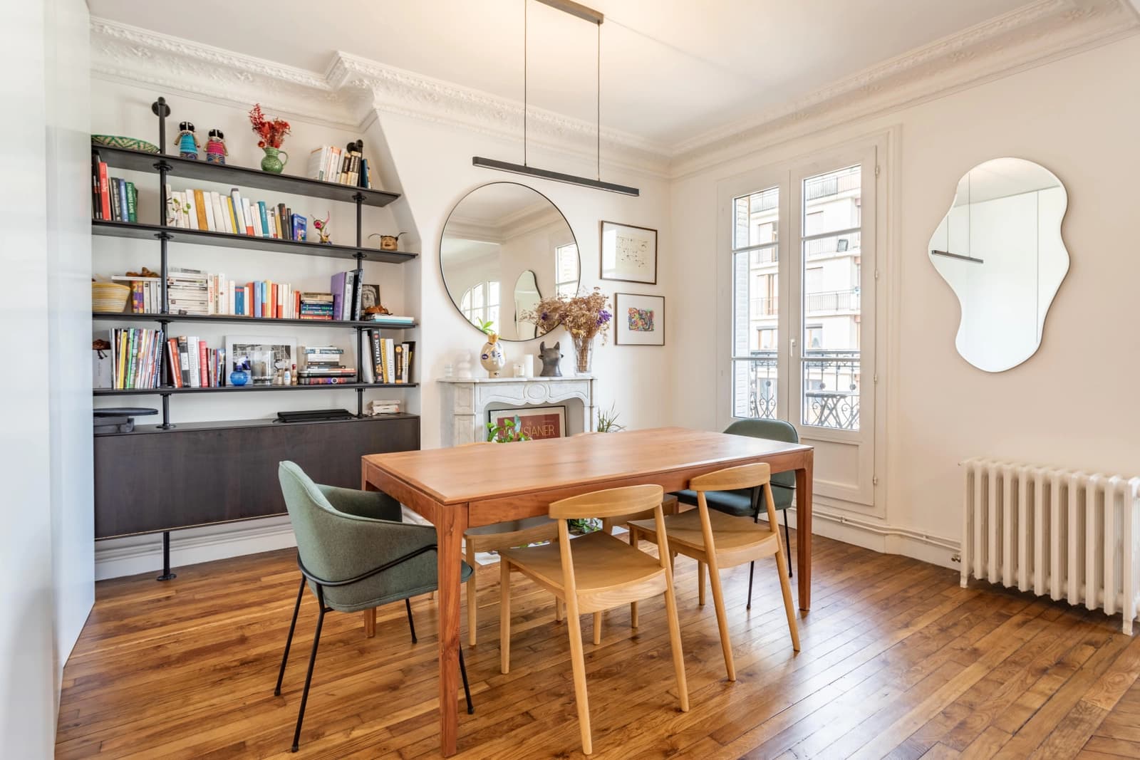 Salle de réunion dans Logement contemporain baigné d'une clarté apaisante - 1