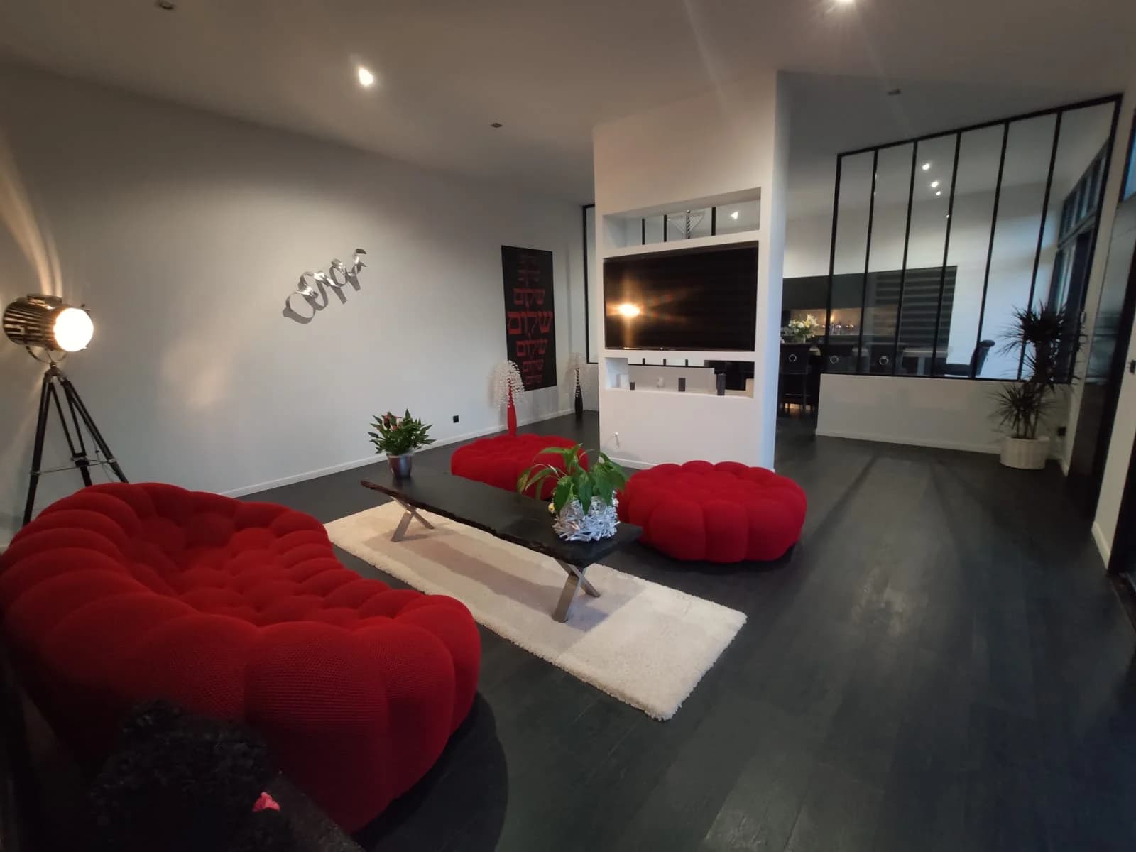Maison contemporaine nichée dans un écrin de verdure