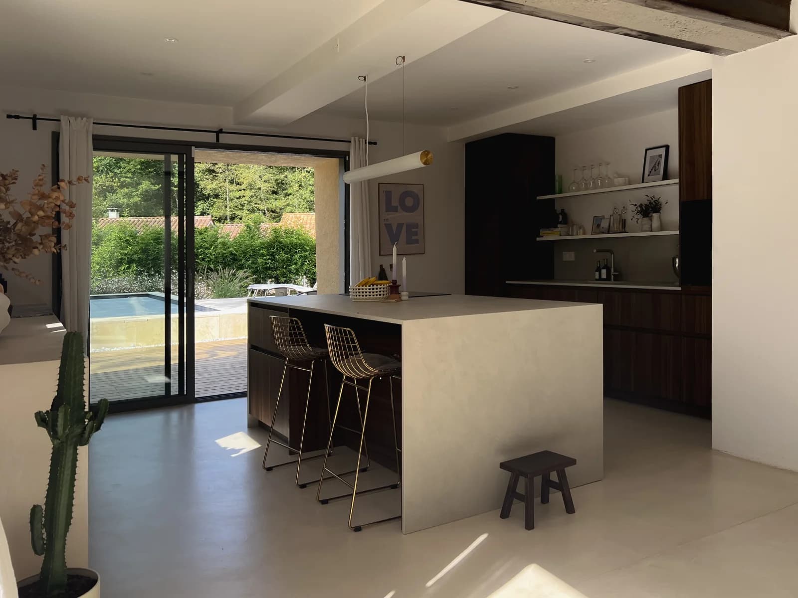 Espace Maison moderne avec jardin et piscine - 2