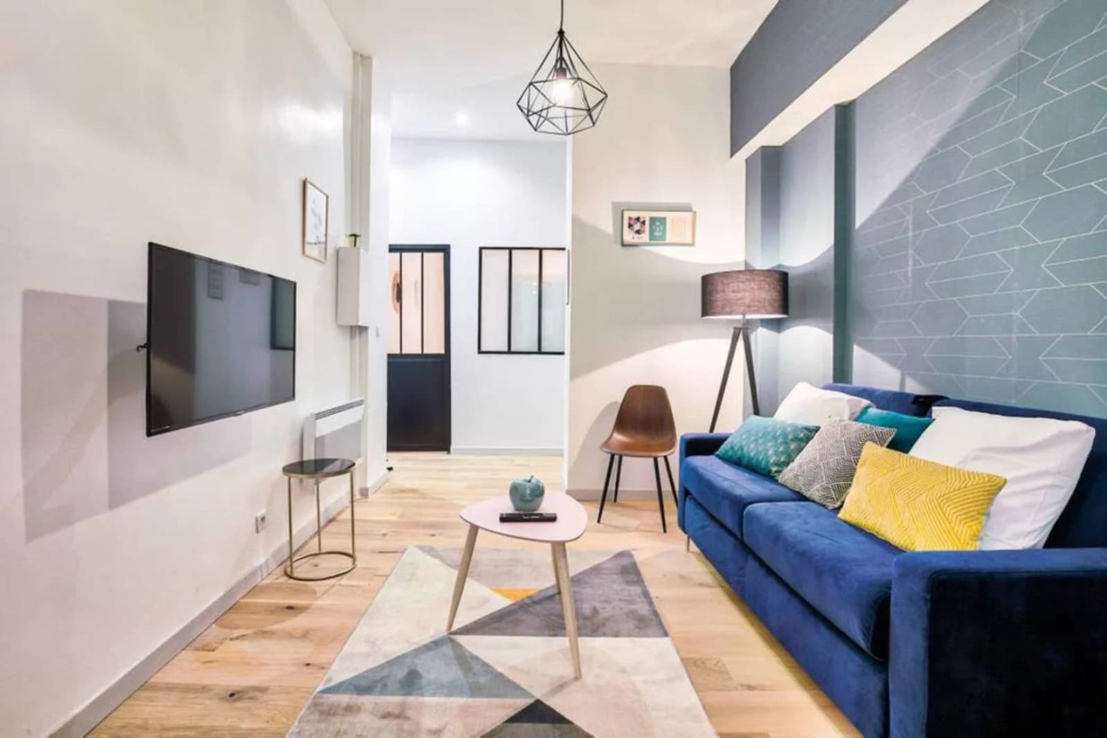 Salon dans Appartement design et élégant au pied de Montmartre - 1